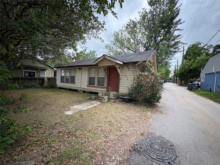 Property photo for 102 N Oak Street, Tomball, TX