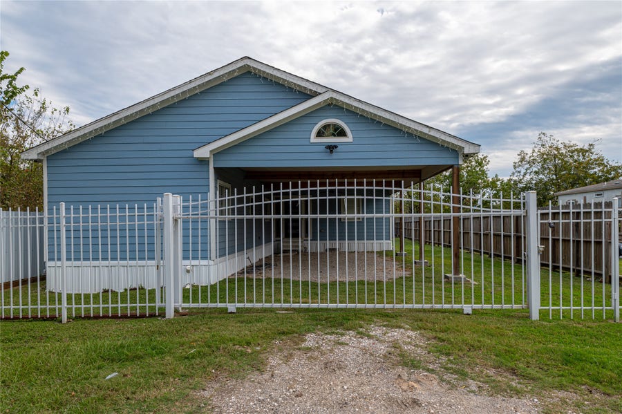 Property photo for 7610 Harlem Street, Baytown, TX