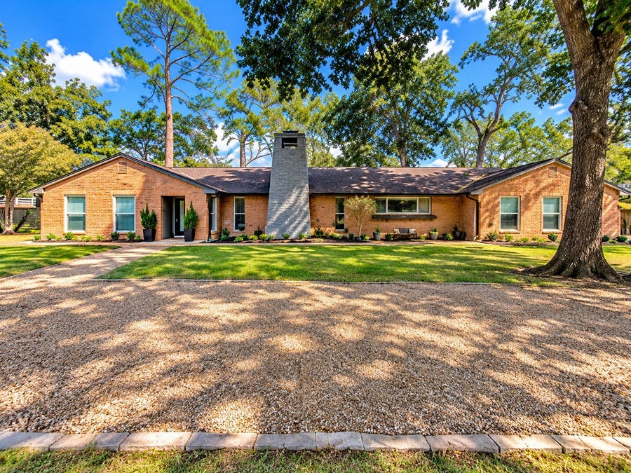 Property photo for 720 Surrey Ln, Wallis, TX