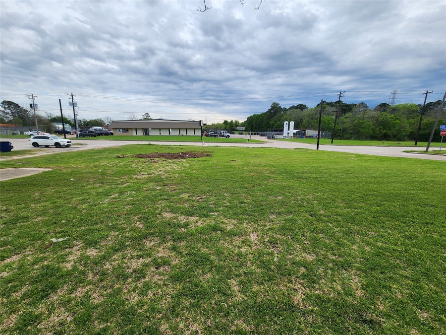Property photo for 1008 W Main Street, Baytown, TX