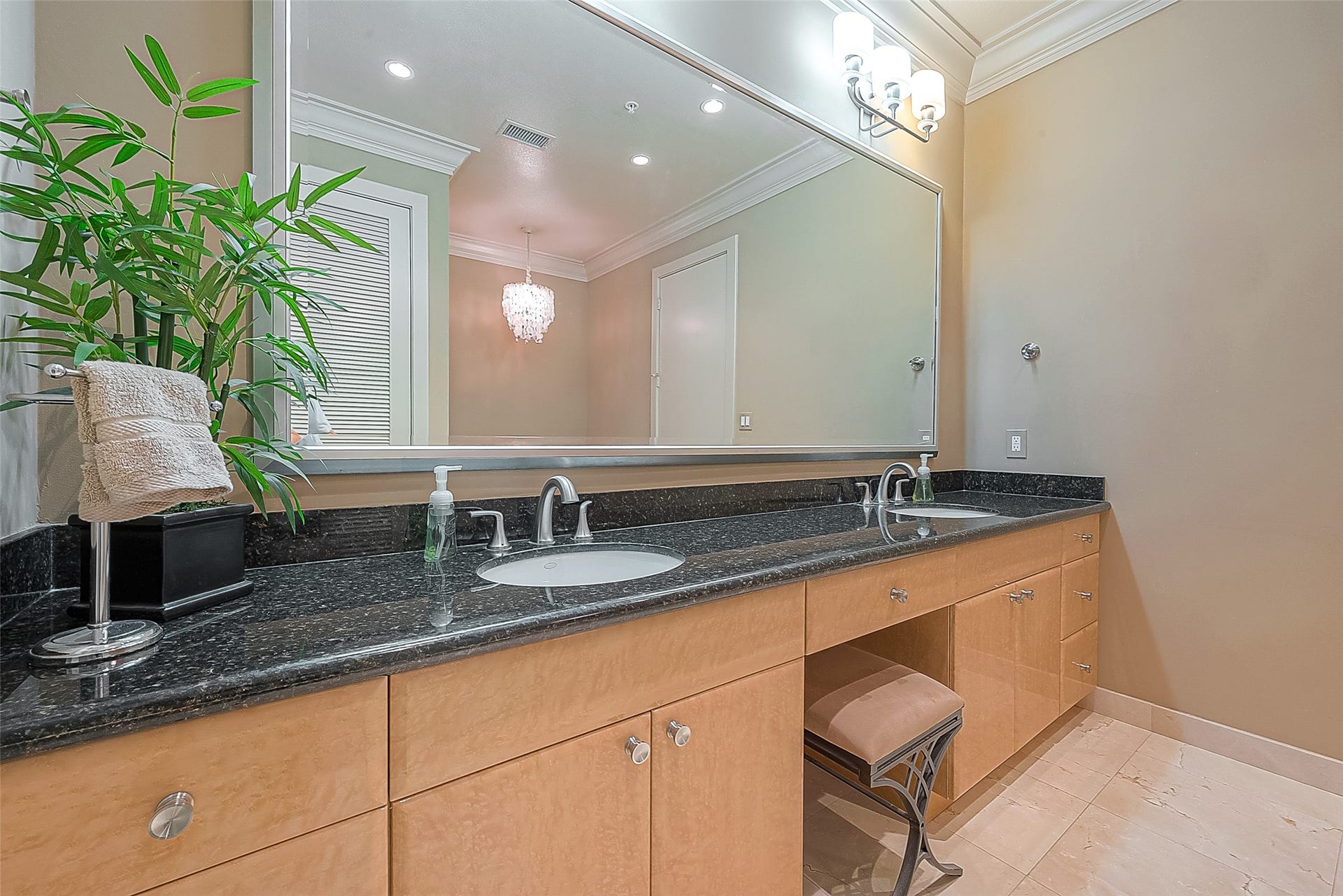 3388 Sage Road, #1601, Houston, TX 77056 Elegant bathroom with doble sink area