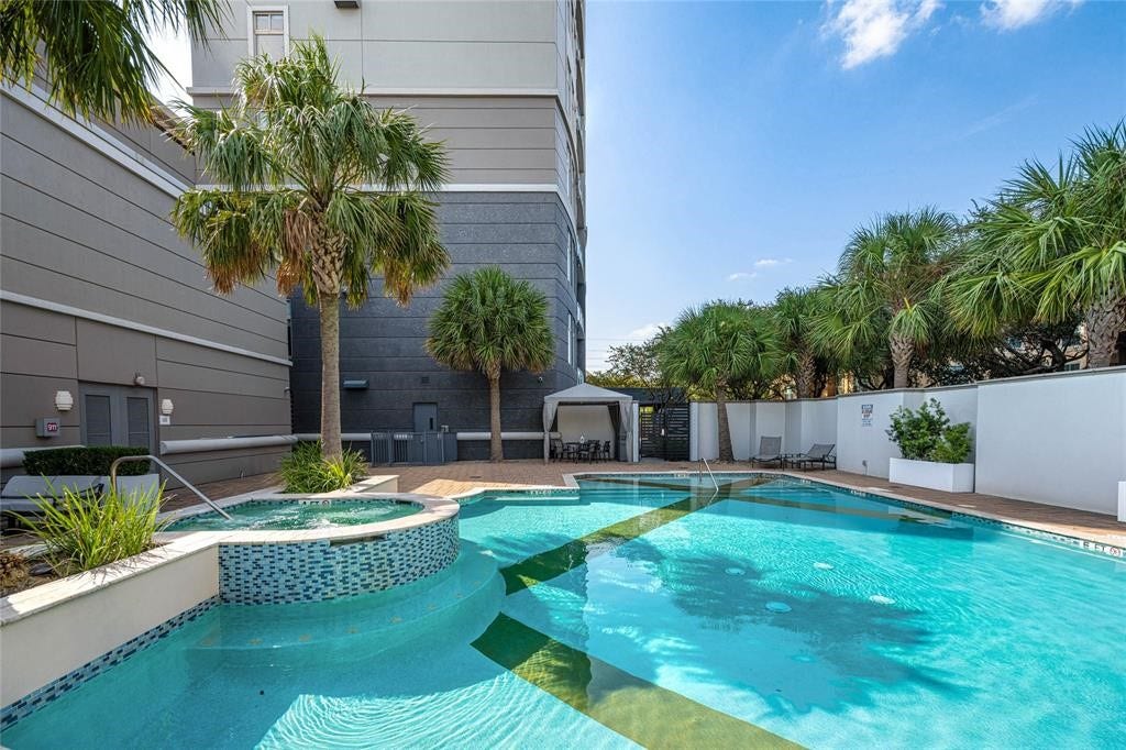 3388 Sage Road, #1601, Houston, TX 77056 Sparkling pool to enjoy