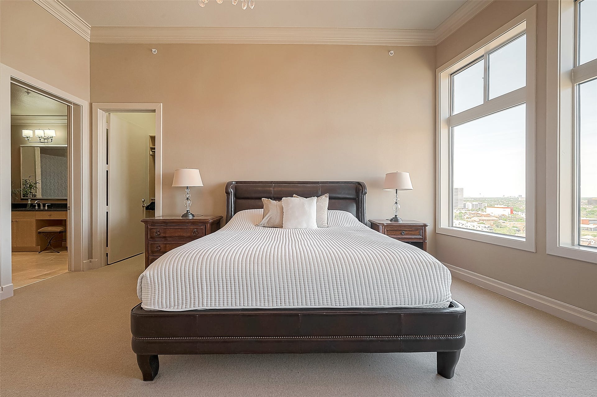 3388 Sage Road, #1601, Houston, TX 77056 Beautiful primary bedroom with walking closet