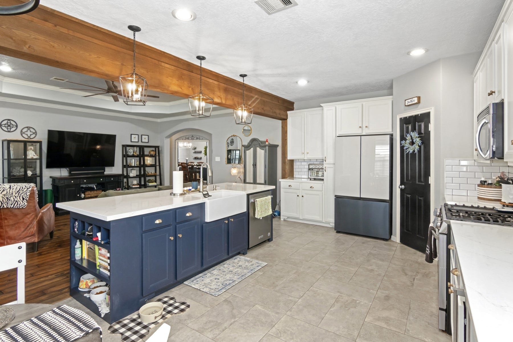 2209 Lisa Lane, Deer Park, TX 77536 Farm sink, upgraded fixtures and hardware.