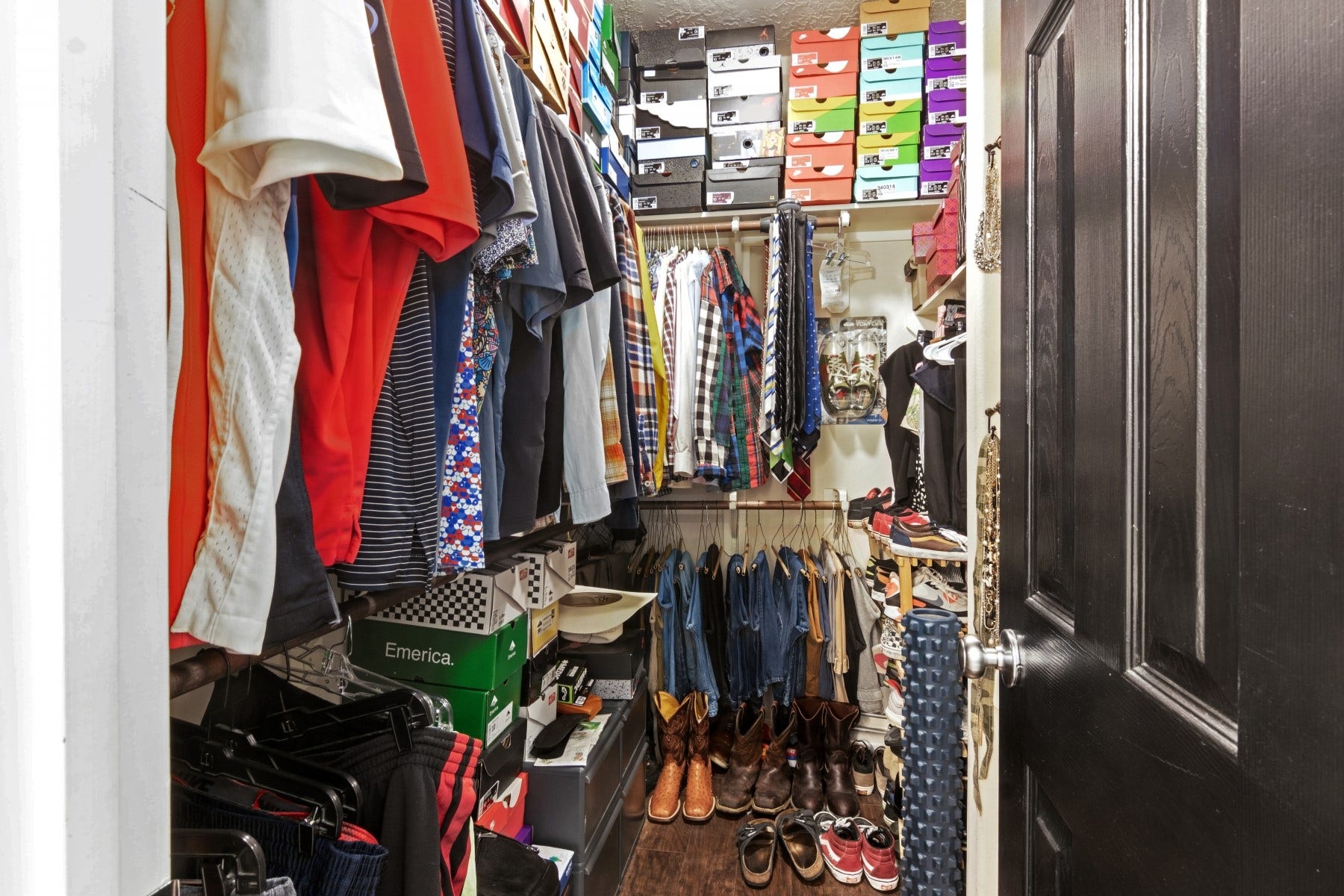2209 Lisa Lane, Deer Park, TX 77536 Large walk in L shape closet.