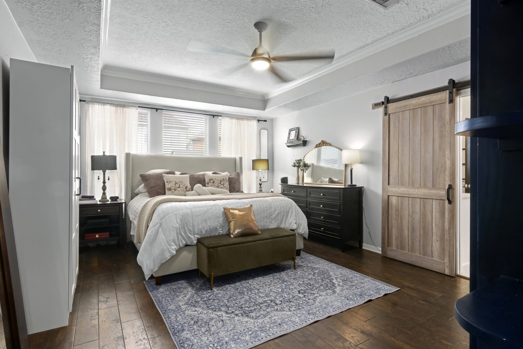 2209 Lisa Lane, Deer Park, TX 77536 Barn door to bath.