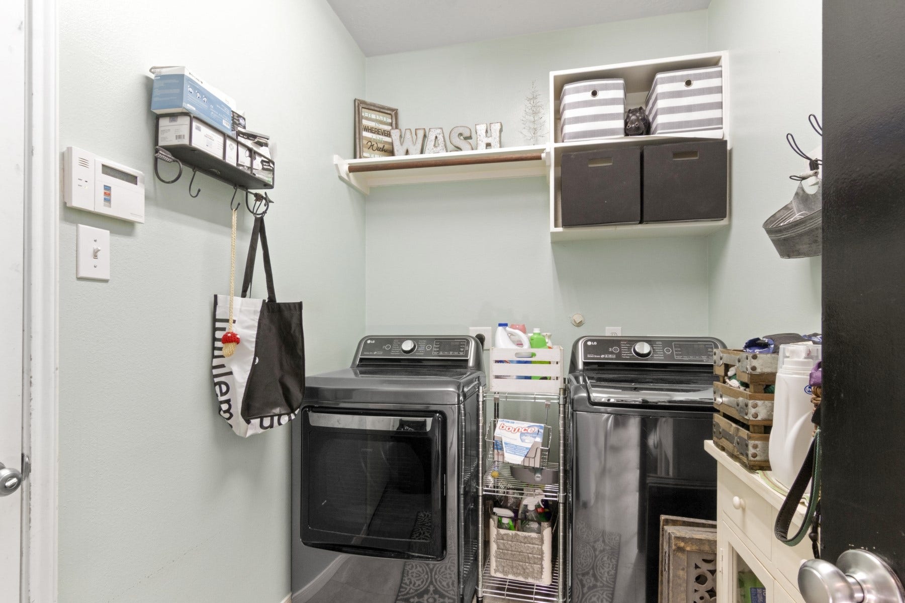2209 Lisa Lane, Deer Park, TX 77536 Space for all your laundry needs.