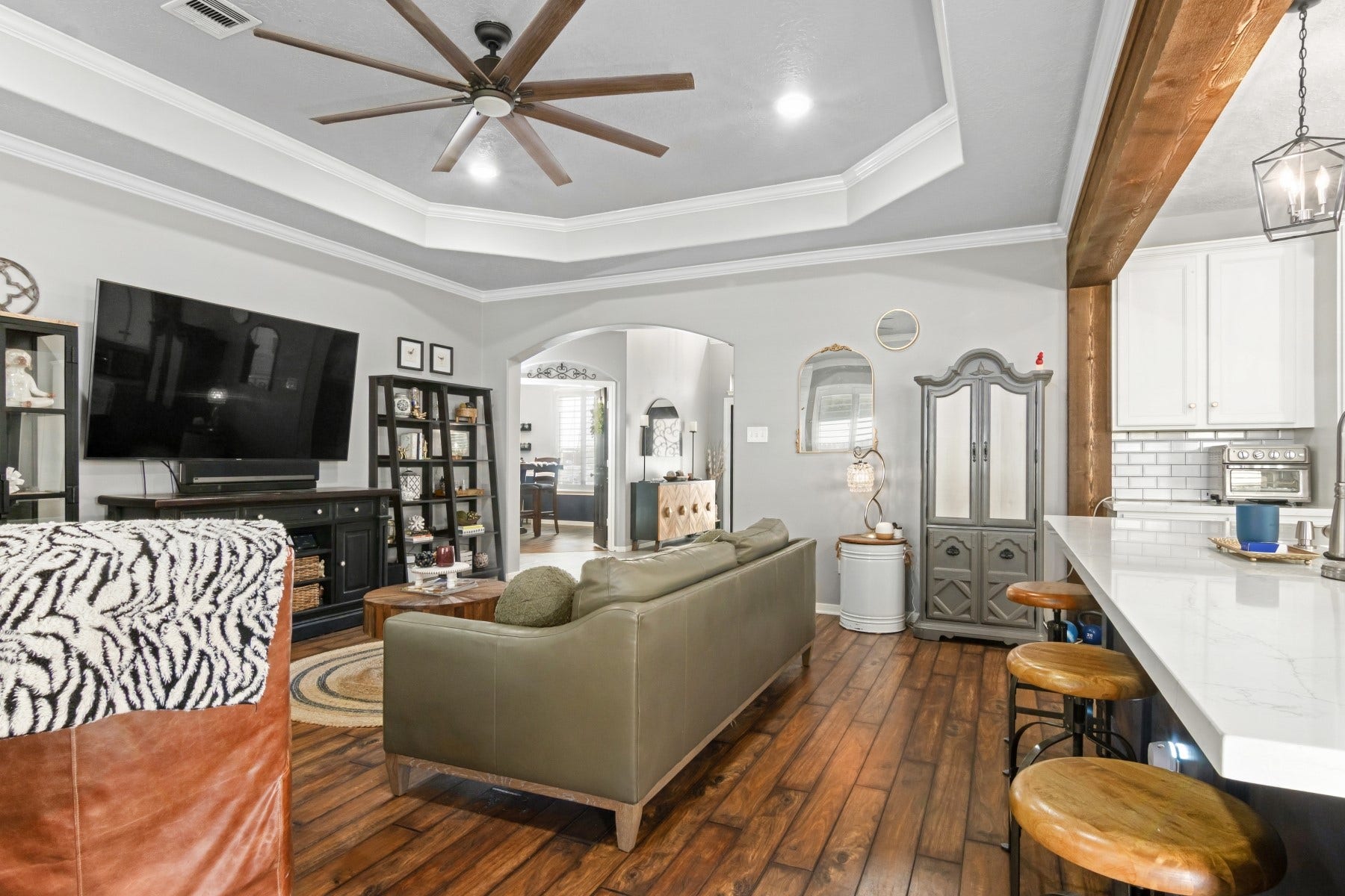 2209 Lisa Lane, Deer Park, TX 77536 Gorgeous floors throughout.