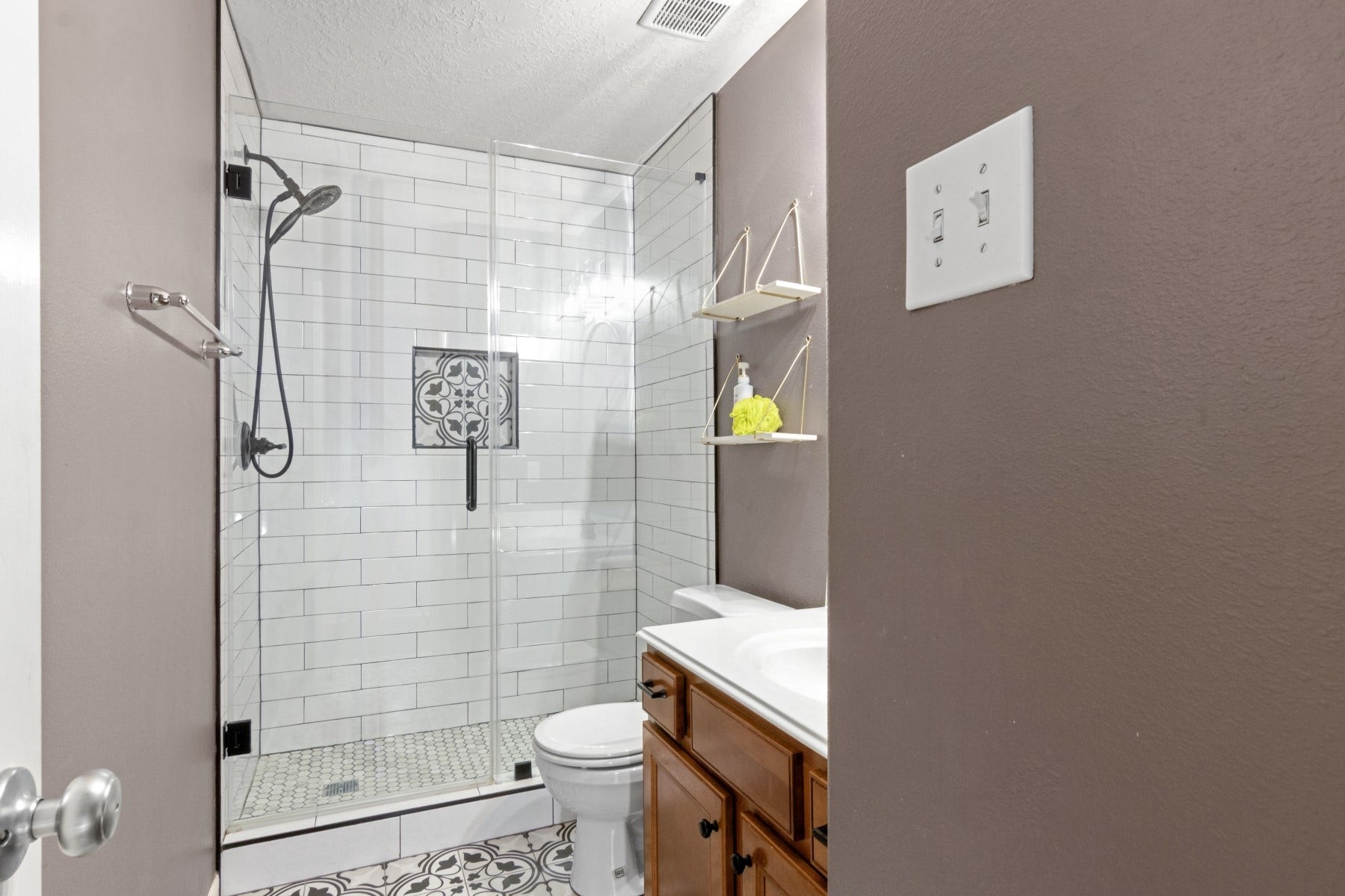 2209 Lisa Lane, Deer Park, TX 77536 Beautiful upgrades to bathroom.