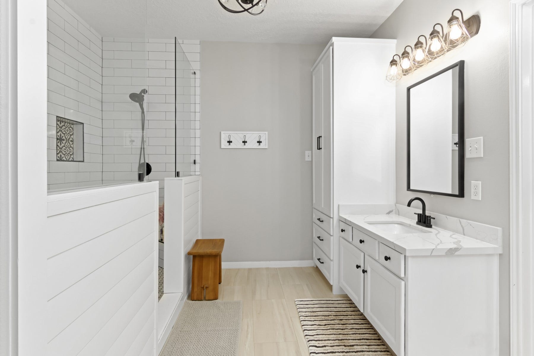 2209 Lisa Lane, Deer Park, TX 77536 Custom cabinets.