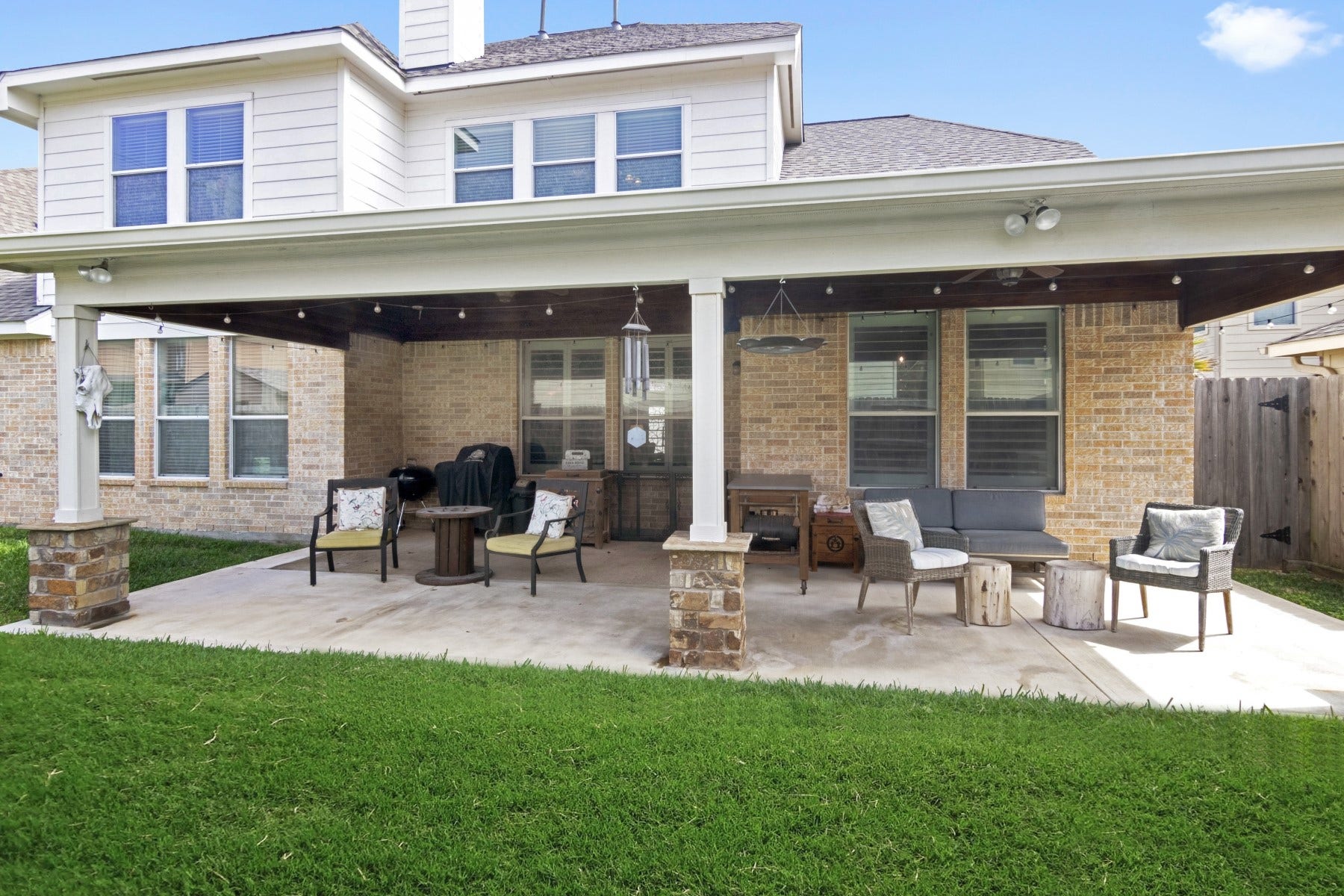 2209 Lisa Lane, Deer Park, TX 77536 Large covered custom patio.