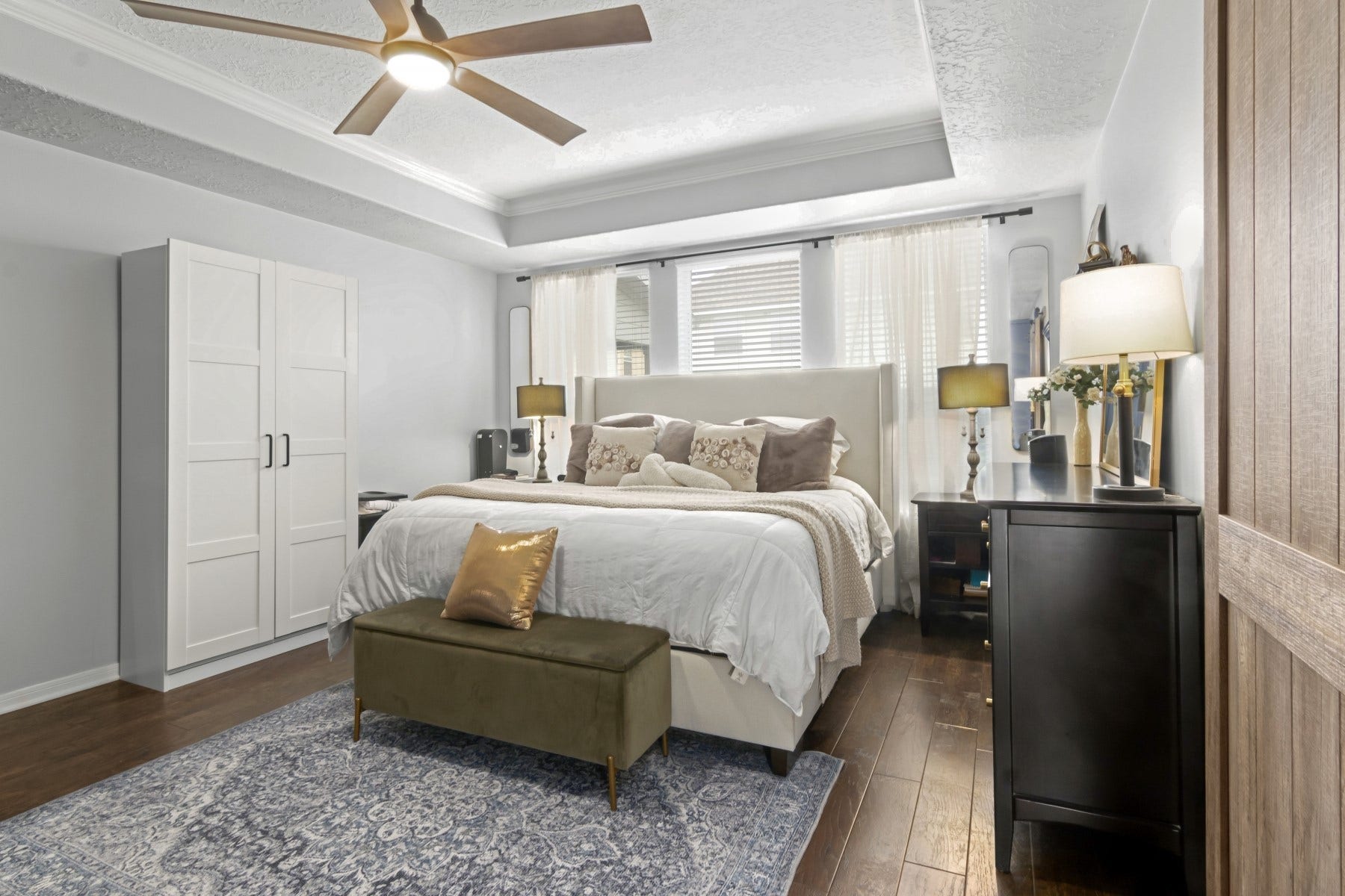 2209 Lisa Lane, Deer Park, TX 77536 Master with tray ceilings.