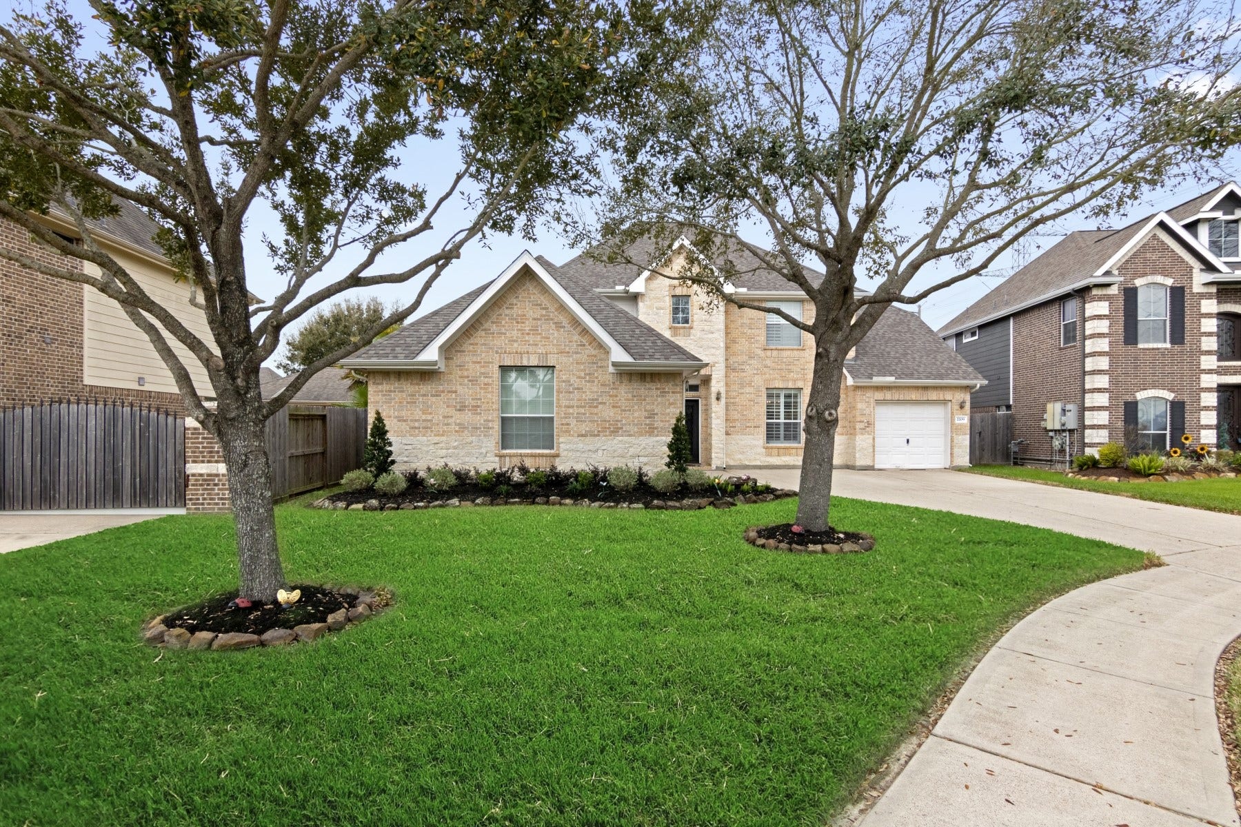 2209 Lisa Lane, Deer Park, TX 77536 Great Curb Appeal!