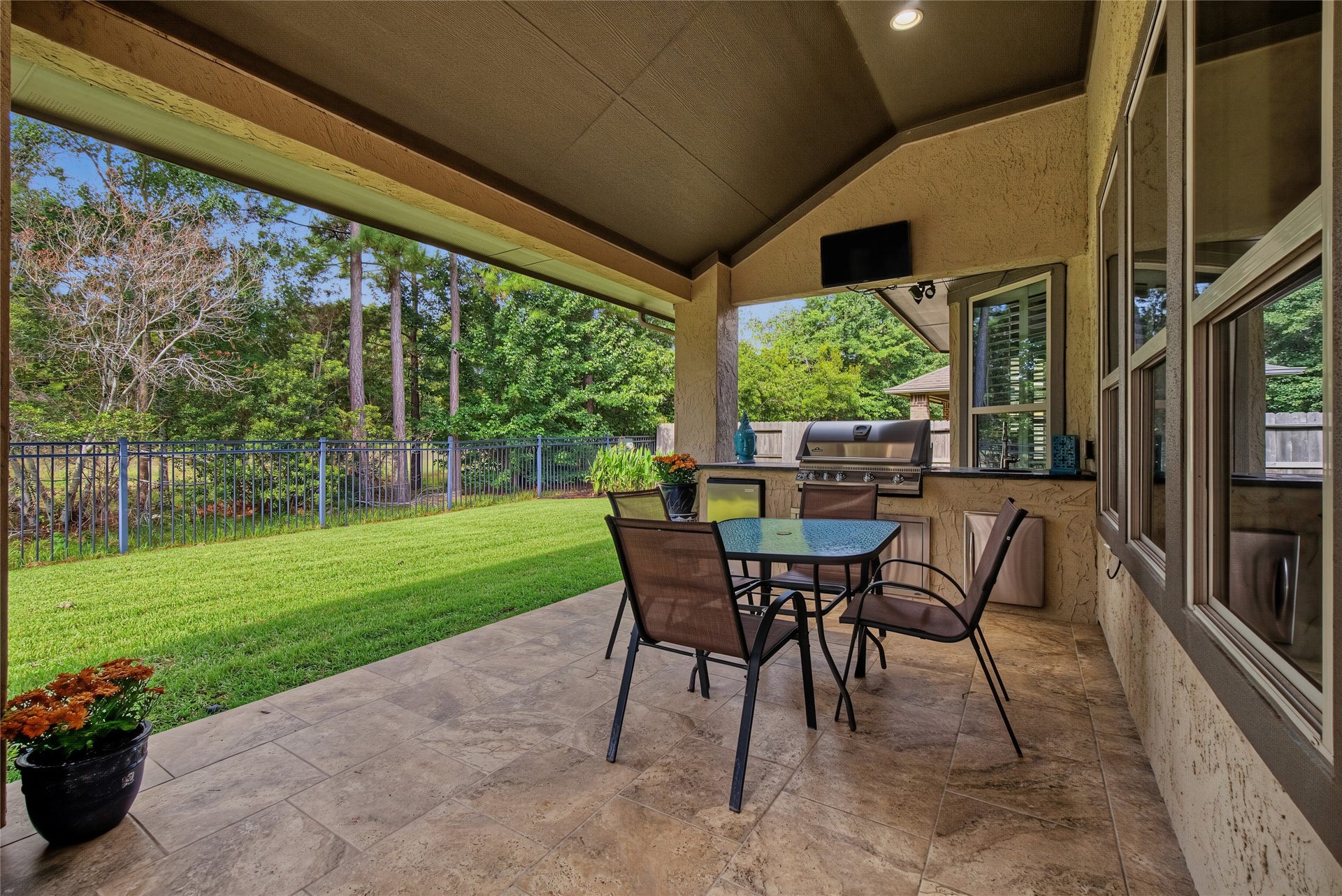 127 Mountain Laurel Drive, Montgomery, TX 77316