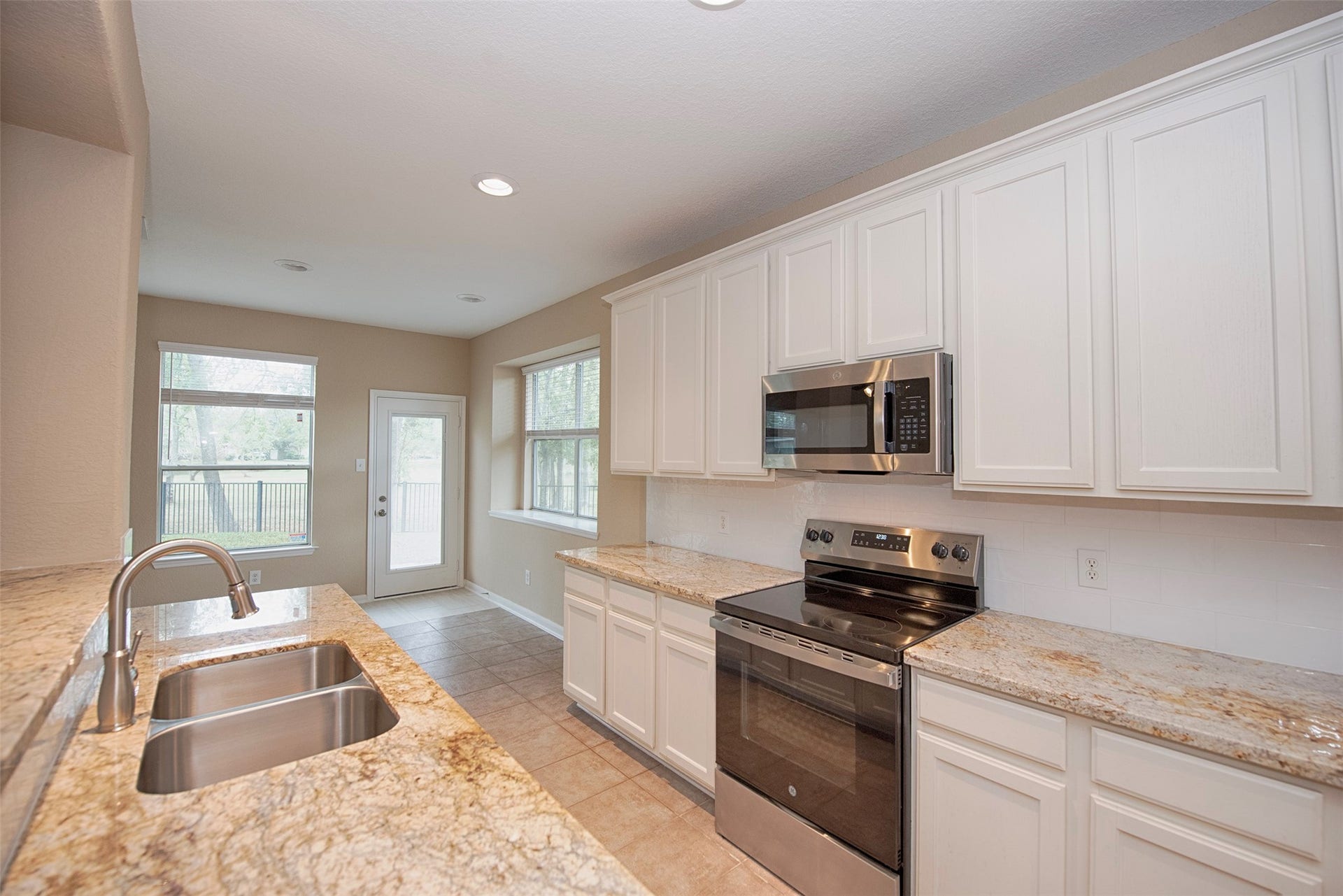 10411 Village Lake Drive, Missouri City, TX 77459 Another view of the kitchen showing the stunning top of the line counters and the fabulous storage.