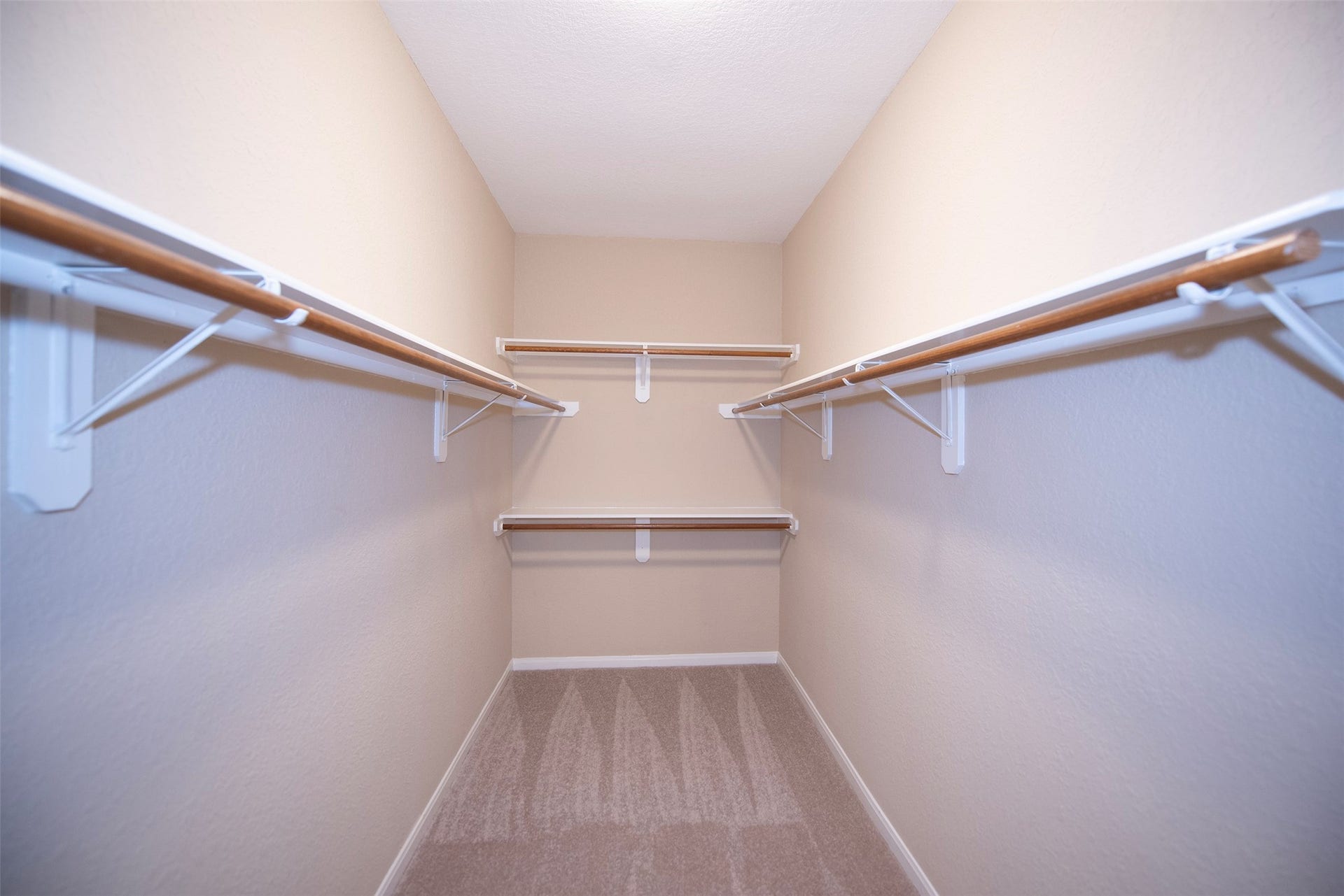 10411 Village Lake Drive, Missouri City, TX 77459 There is also a large walk in closet.