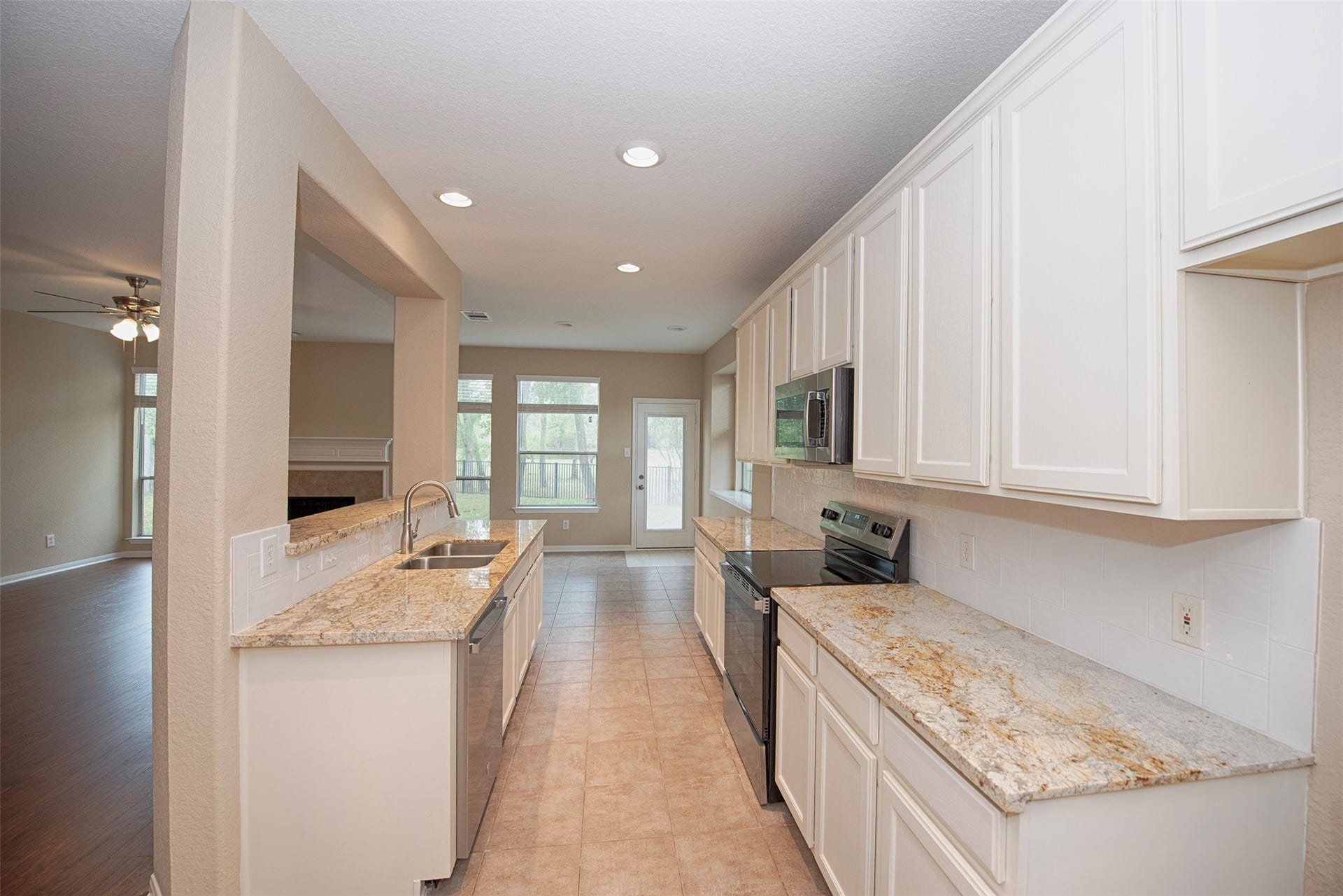 10411 Village Lake Drive, Missouri City, TX 77459 Gourmet kitchen provides tremendous storage as well.