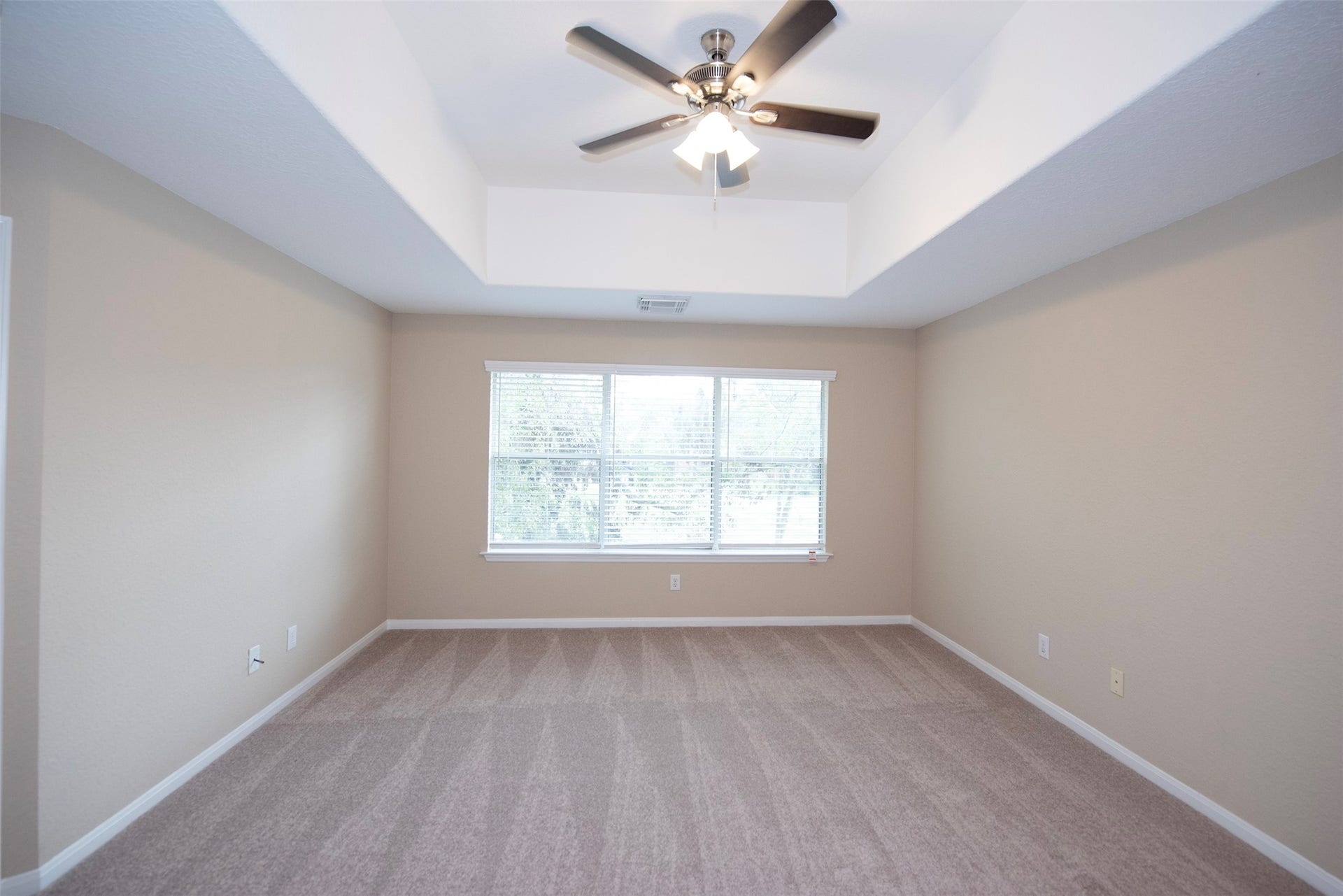 10411 Village Lake Drive, Missouri City, TX 77459 Amazing game room upstairs which would easily fit a pool table. Also a great area for additional entertaining or perhaps a play area for the kids.