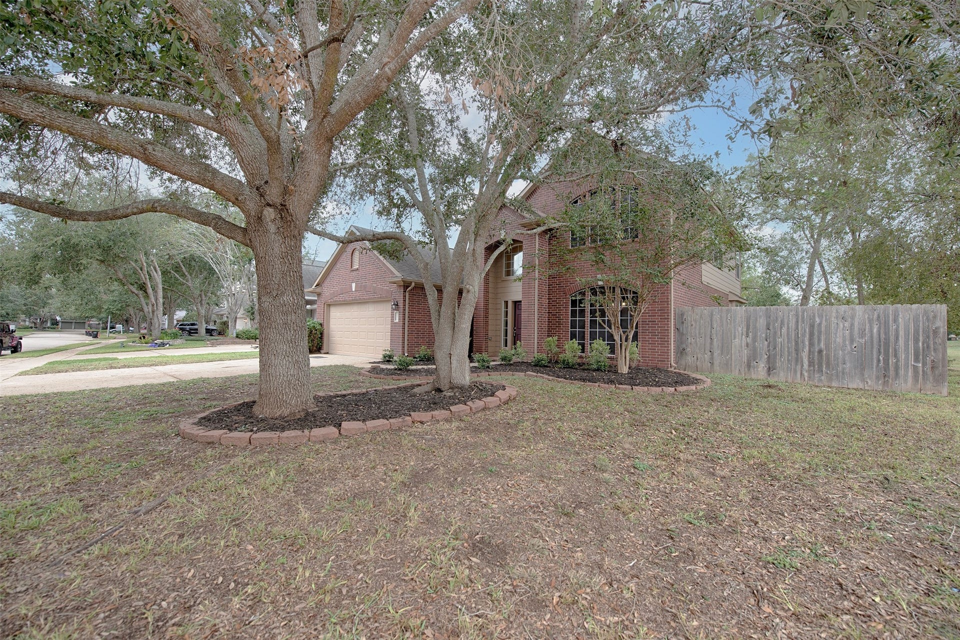 10411 Village Lake Drive, Missouri City, TX 77459 Tremendous space in the front yard for the kids along with fabulous shade to keep your home cool in the summer months.