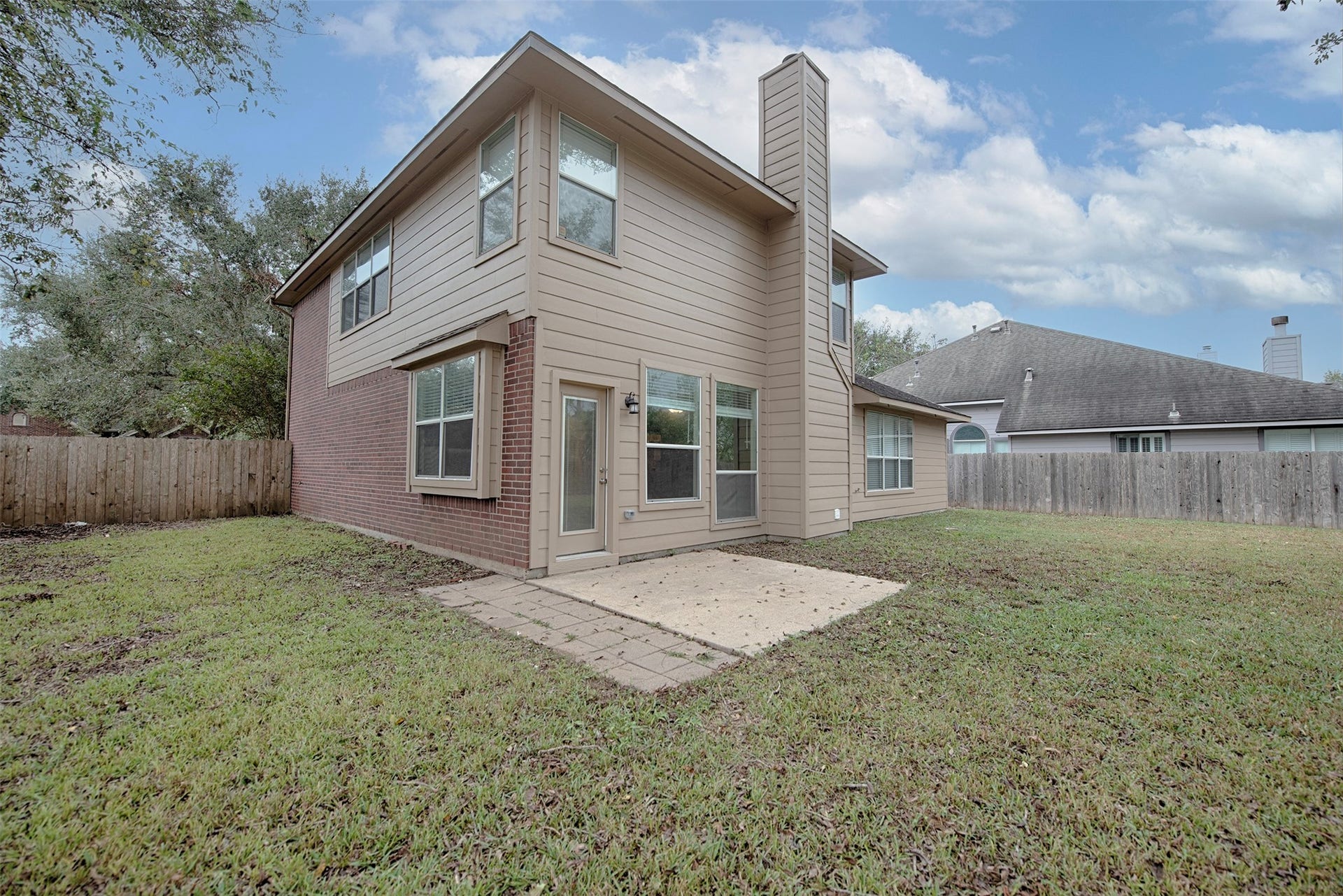10411 Village Lake Drive, Missouri City, TX 77459 A view from the yard to the this gorgeous home which has great pride of ownership. Inside and out.