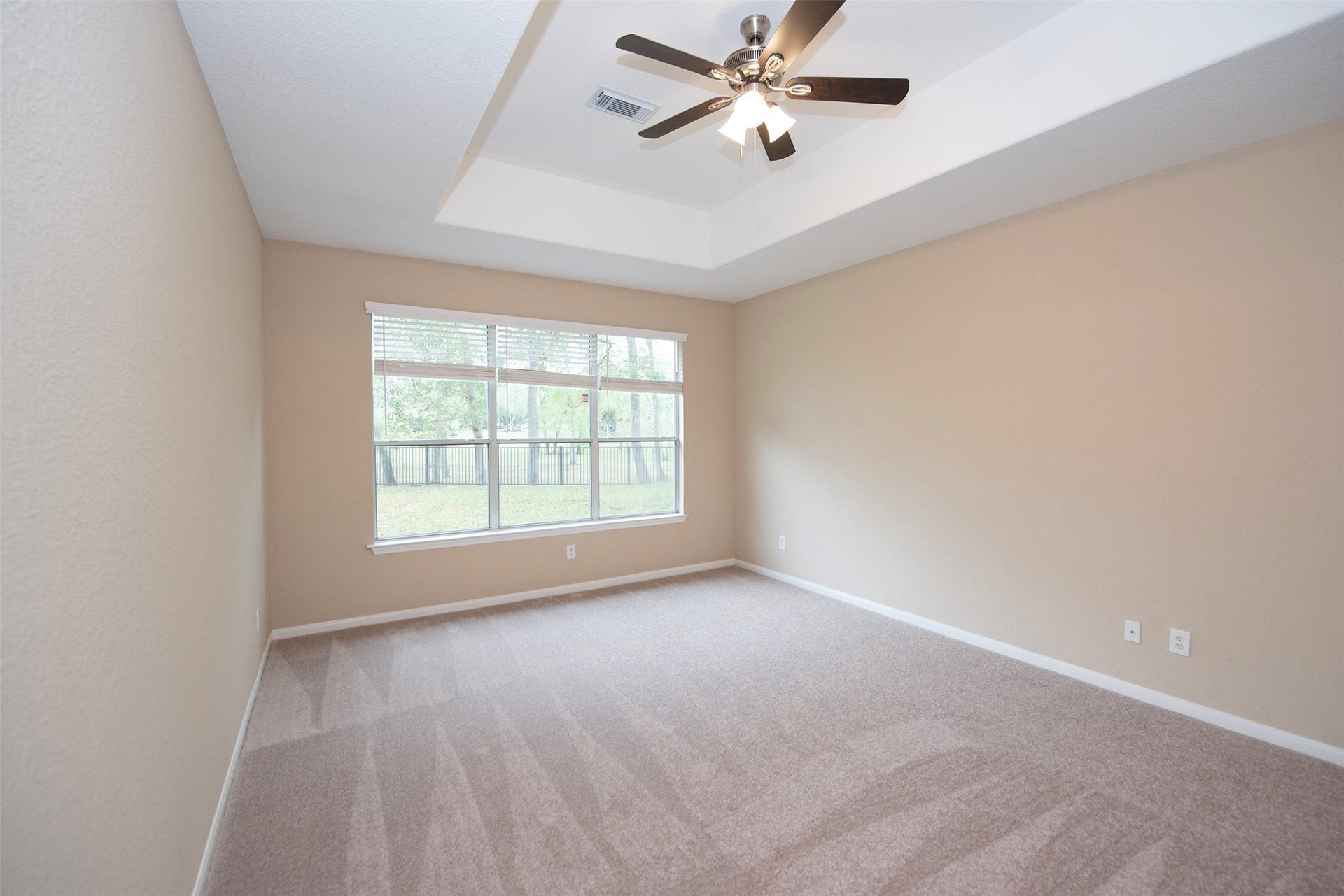 10411 Village Lake Drive, Missouri City, TX 77459 As you approach the en suite bathroom, another view of the spacious primary suite.