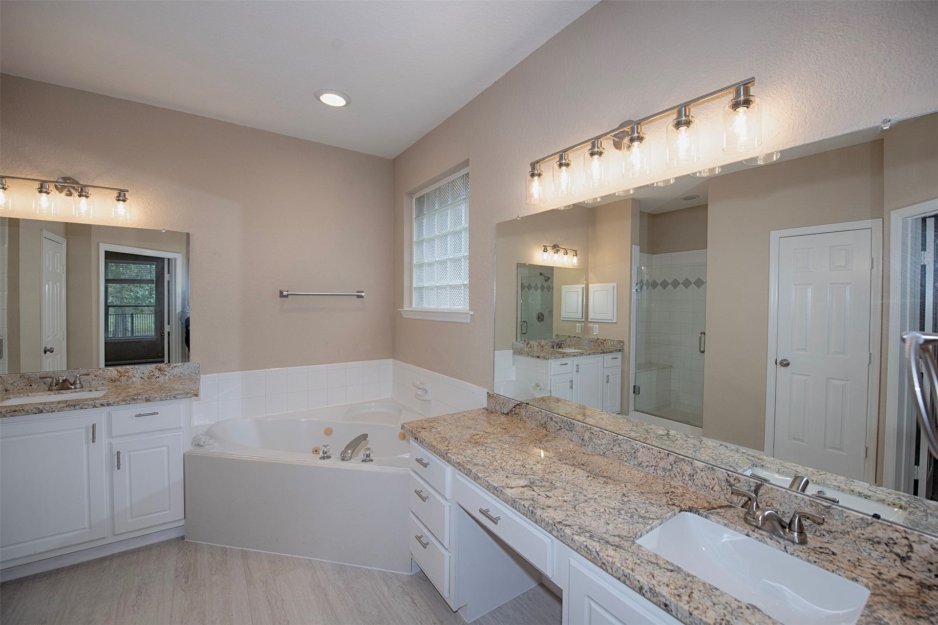 10411 Village Lake Drive, Missouri City, TX 77459 En suite bathroom with double separate sinks, granite counters, Jacuzzi tub and separate shower.