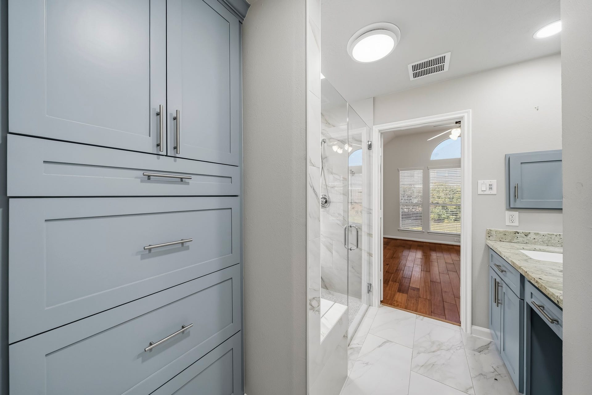 Experience true relaxation in this spa-inspired primary bathroom, meticulously designed to blend high-end luxury with everyday functionality.