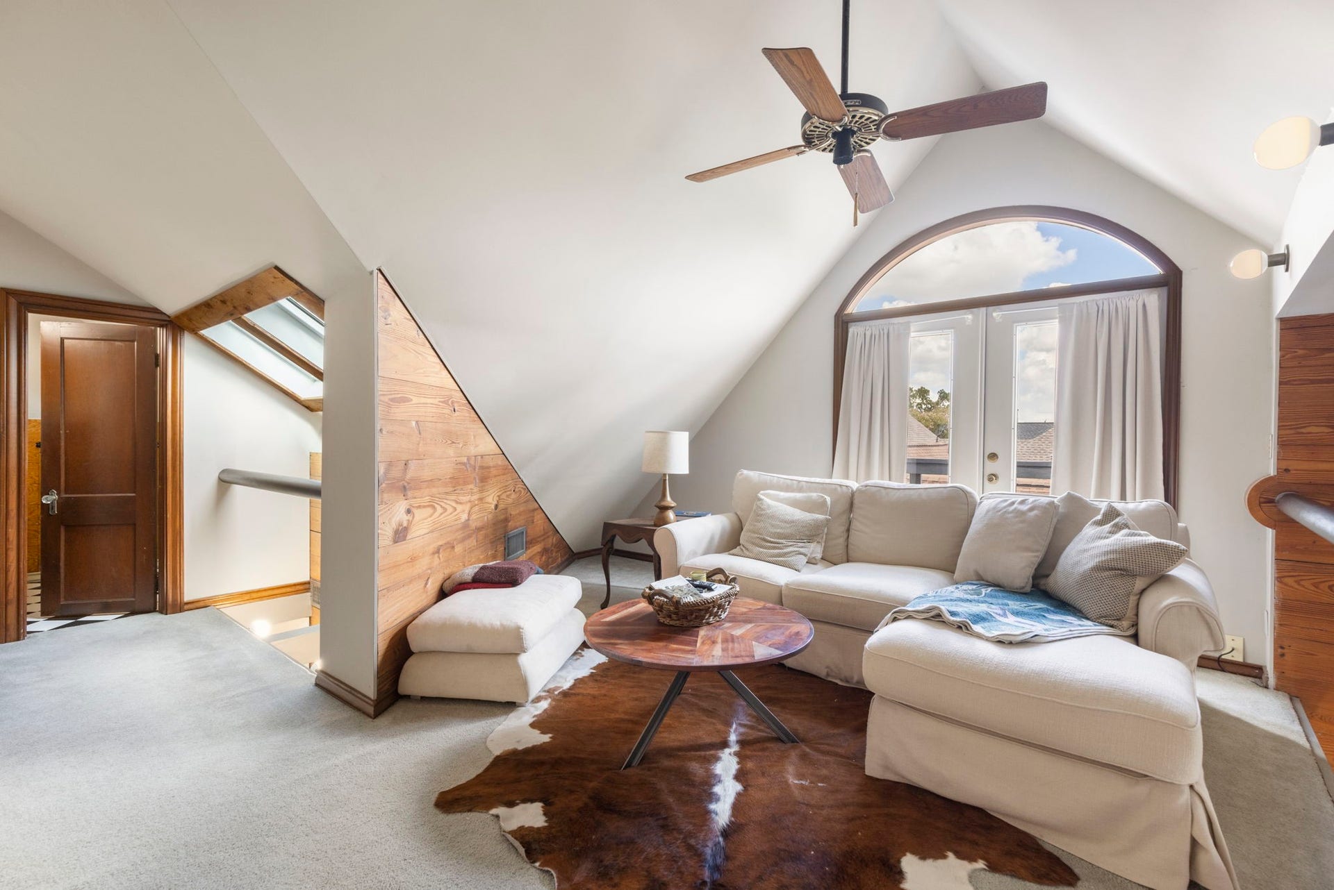 505 Harvard Street, Houston, TX 77007 Right side apartment Loft which leads to private balcony.