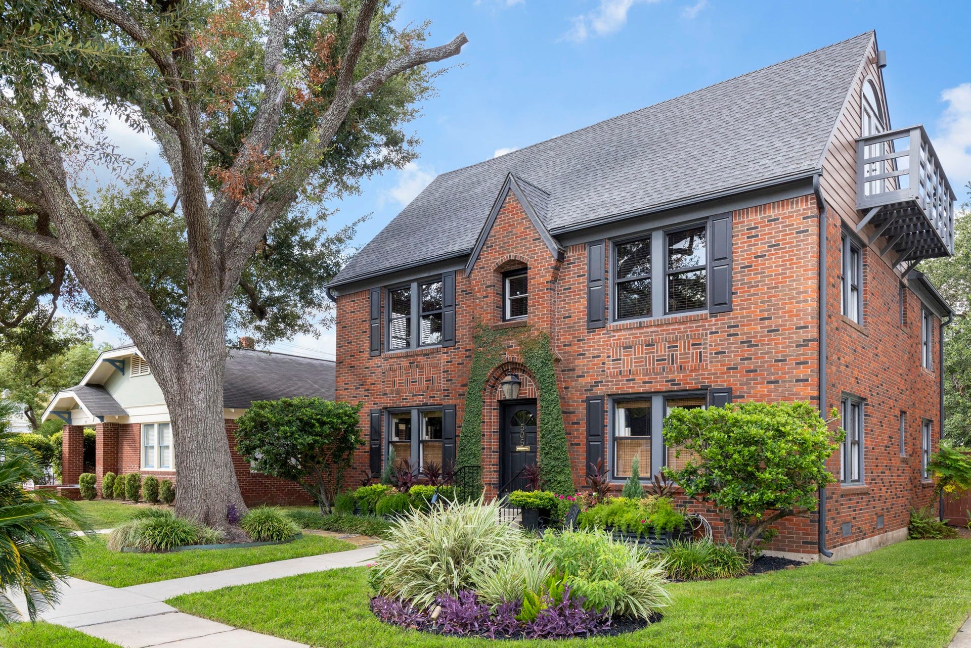 505 Harvard Street, Houston, TX 77007 Exceptional income-producing opportunity in the heart of the highly sought-after Houston Heights!