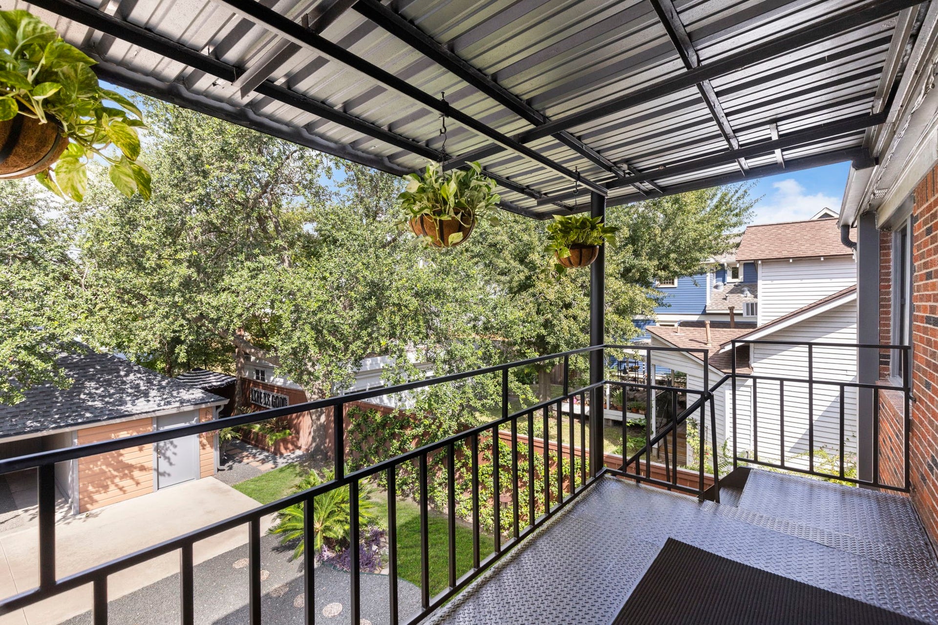 505 Harvard Street, Houston, TX 77007 Rear balcony.
