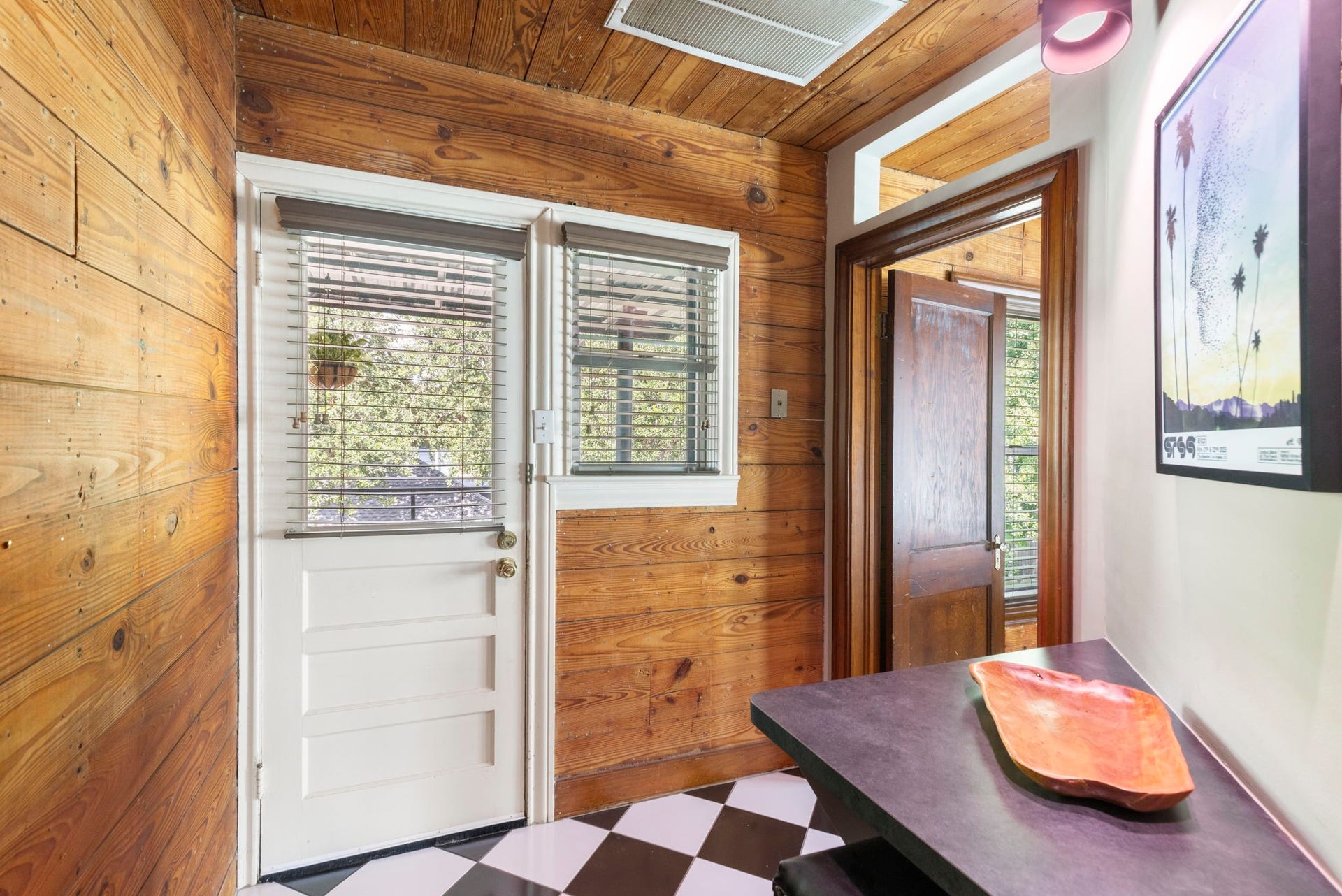 505 Harvard Street, Houston, TX 77007 Exit to rear balcony and parking