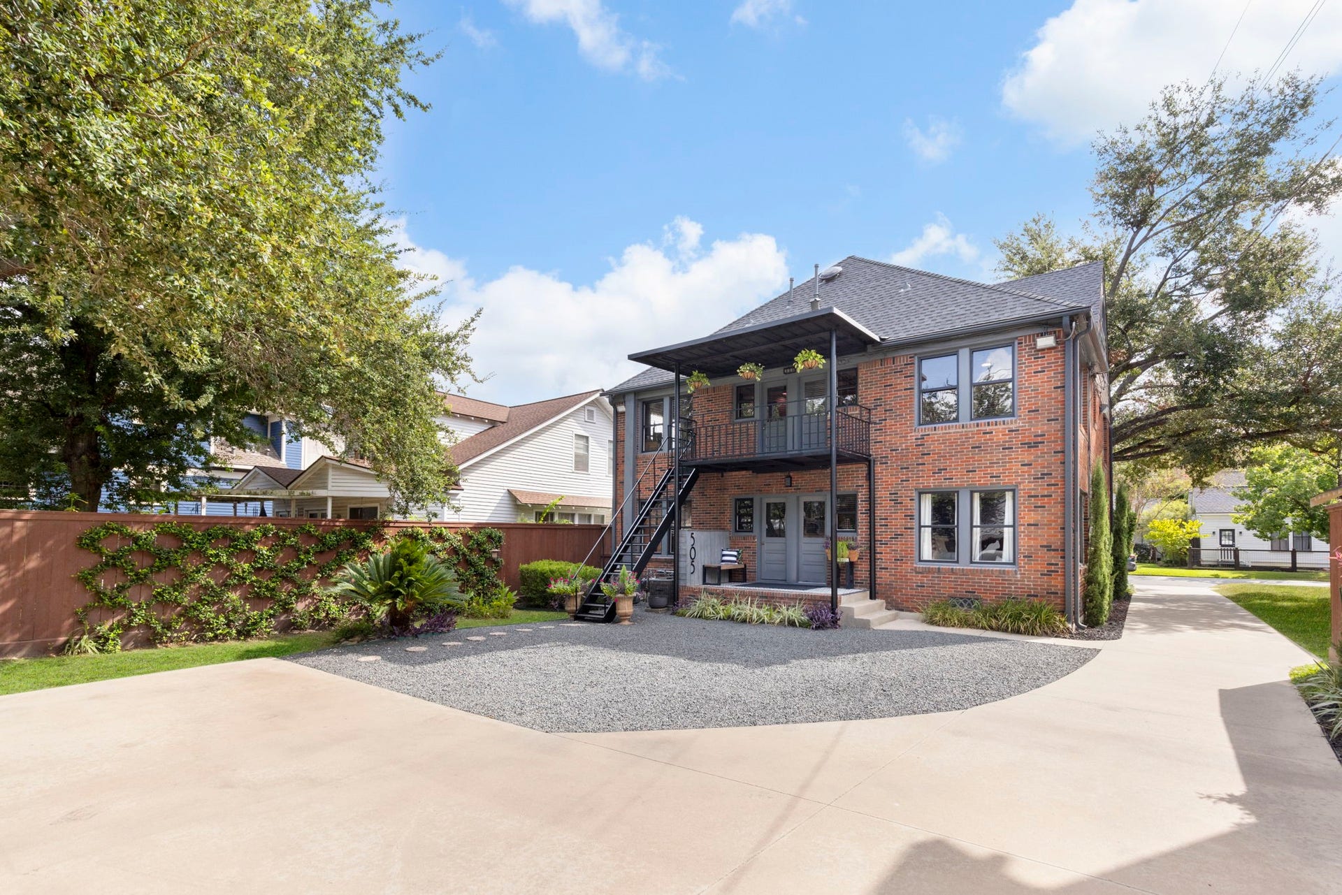 505 Harvard Street, Houston, TX 77007 Both 2nd story residences have private exterior entrances.