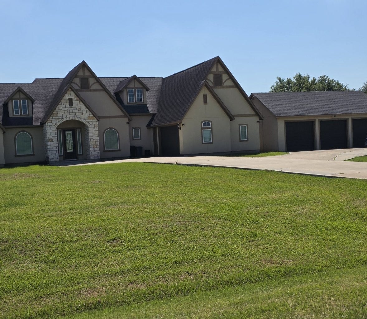 17111 Dewberry Lane, Rosharon, TX 77583 Please come see this impressive home!