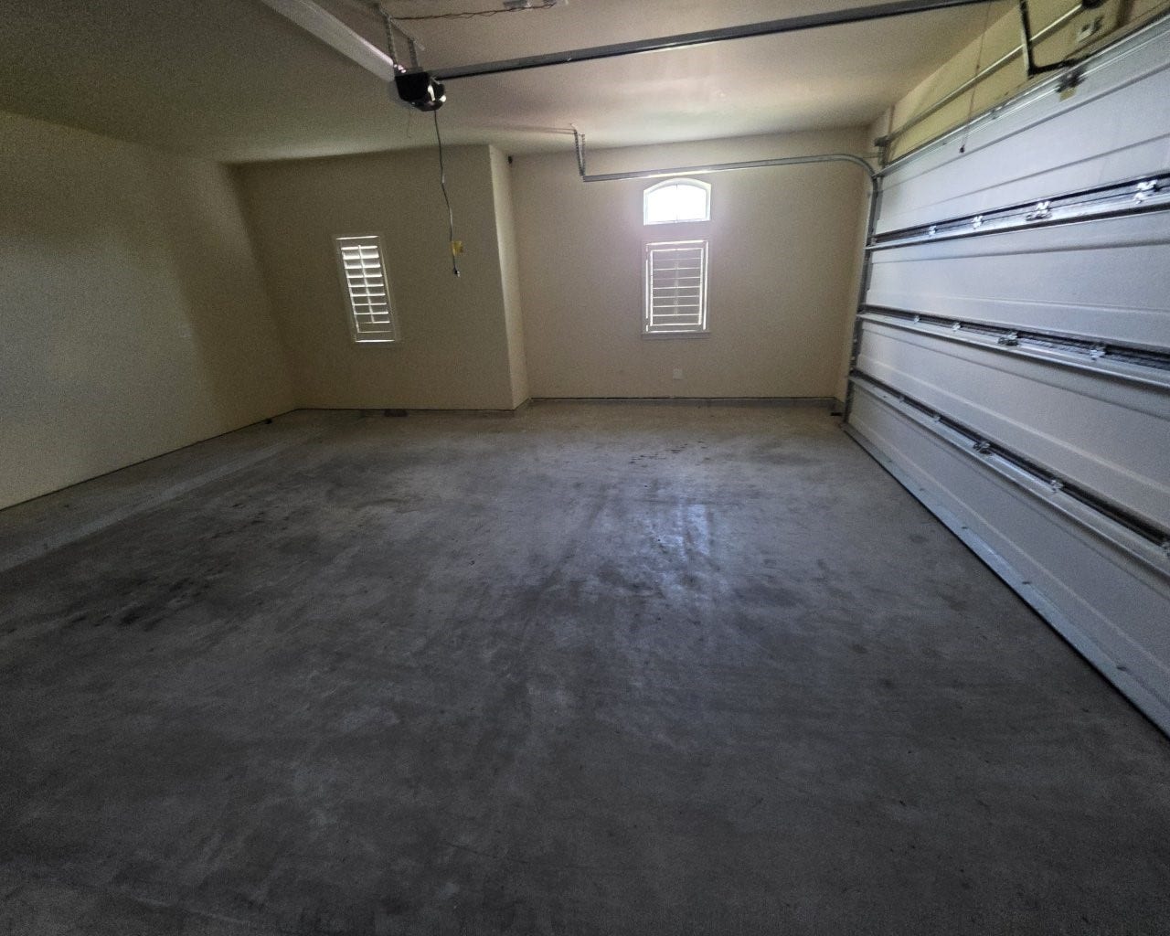 17111 Dewberry Lane, Rosharon, TX 77583 2-car attached garage
