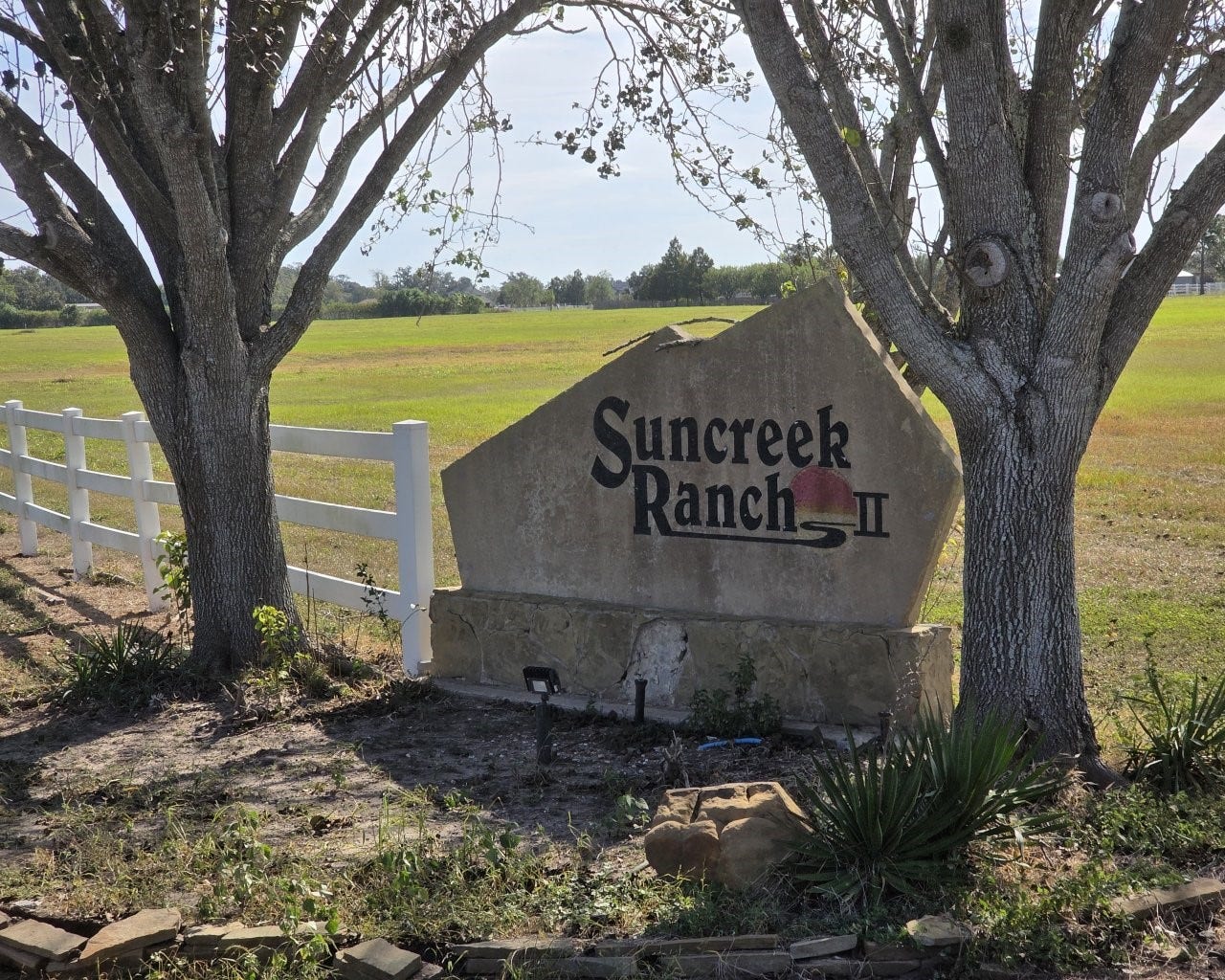 17111 Dewberry Lane, Rosharon, TX 77583 Entrance to the community