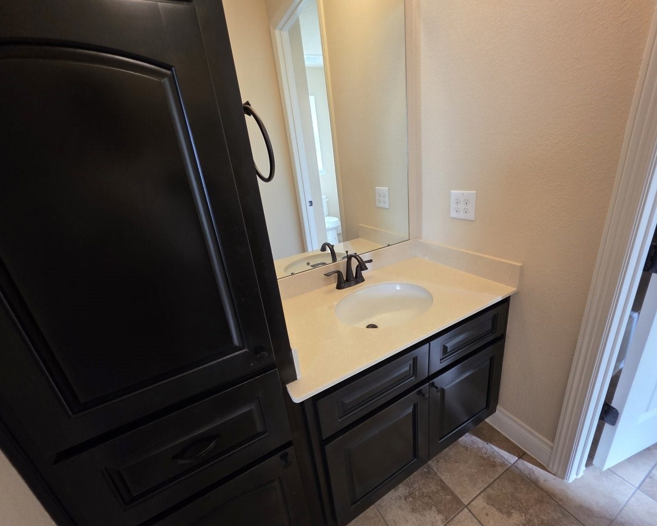 17111 Dewberry Lane, Rosharon, TX 77583 Hollywood style bathroom