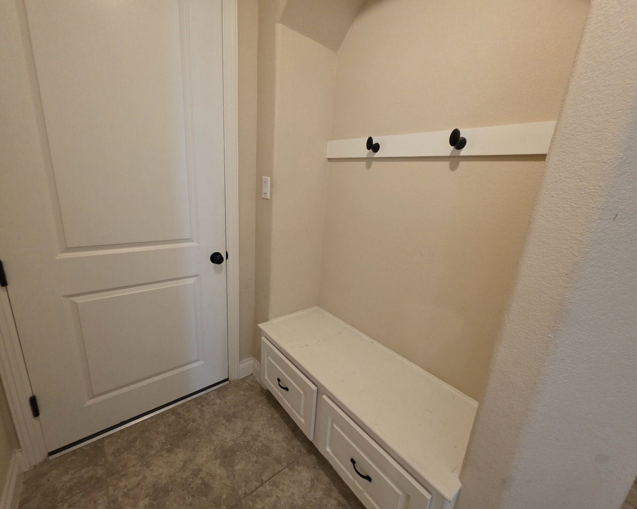 17111 Dewberry Lane, Rosharon, TX 77583 Mud room coming from the 2-car attached garage