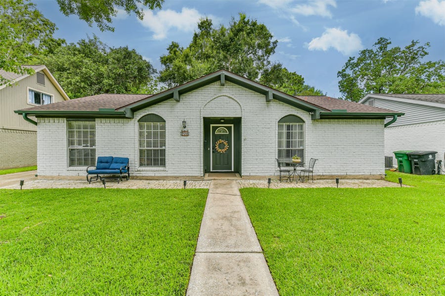 Property photo for 731 Reseda Drive, Houston, TX