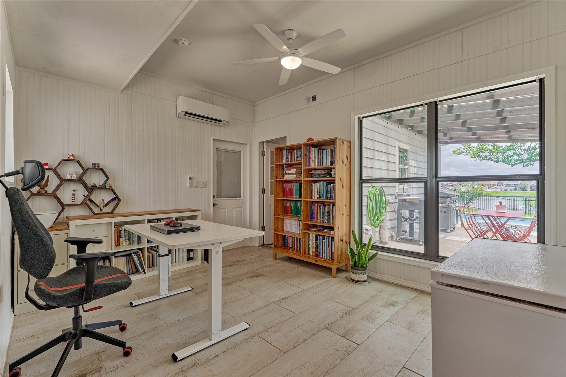 438 Lazy Lane, Montgomery, TX 77356 A dedicated study offers a quiet area for working remotely. The two doors ahead lead to the garage and large utility room with sink and room for additonal fridge.