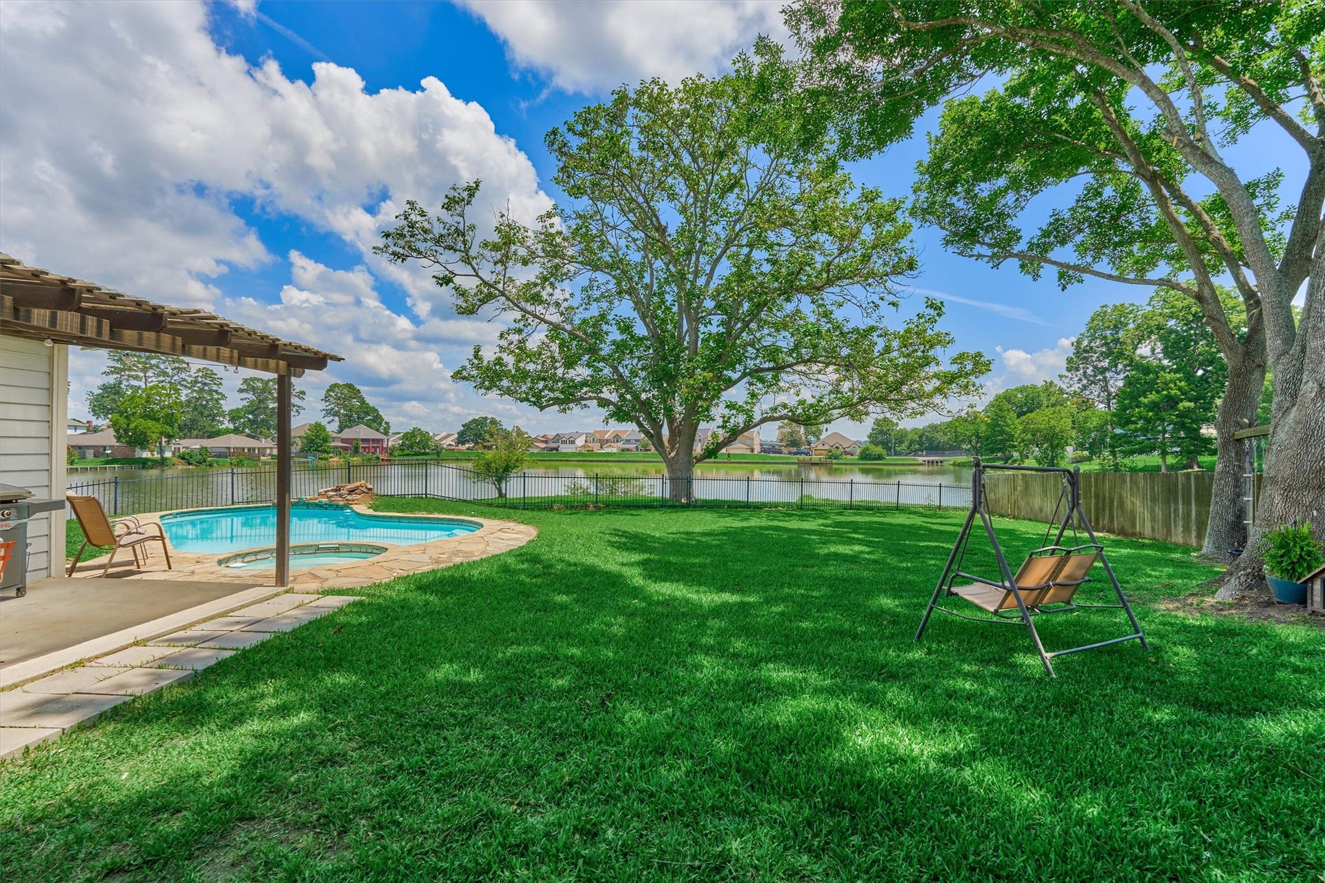 438 Lazy Lane, Montgomery, TX 77356 Imagine summer afternoons spent poolside while enjoying tranquil lake views and refreshing breezes.