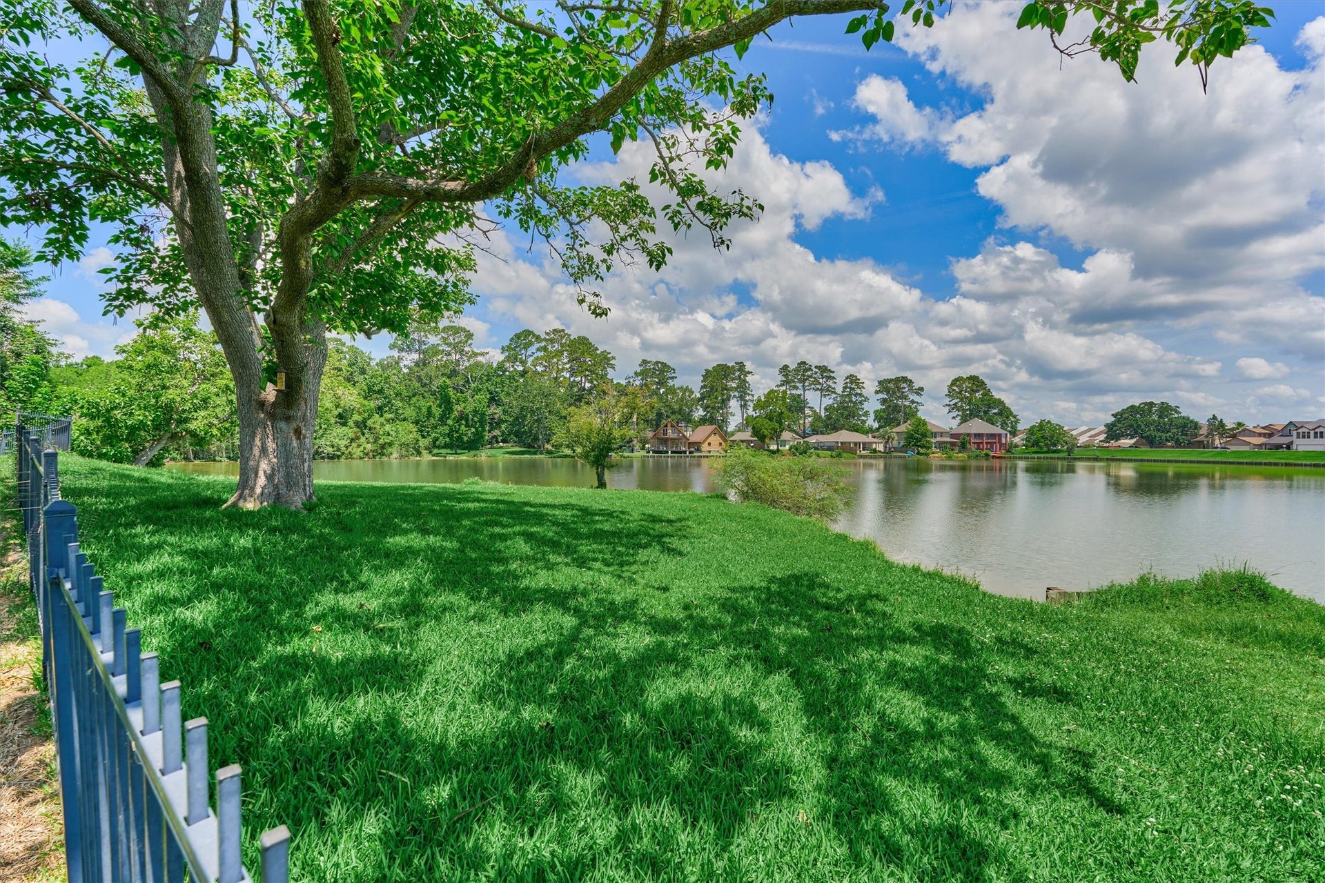 438 Lazy Lane, Montgomery, TX 77356 The park like setting can be enjoyed year round.