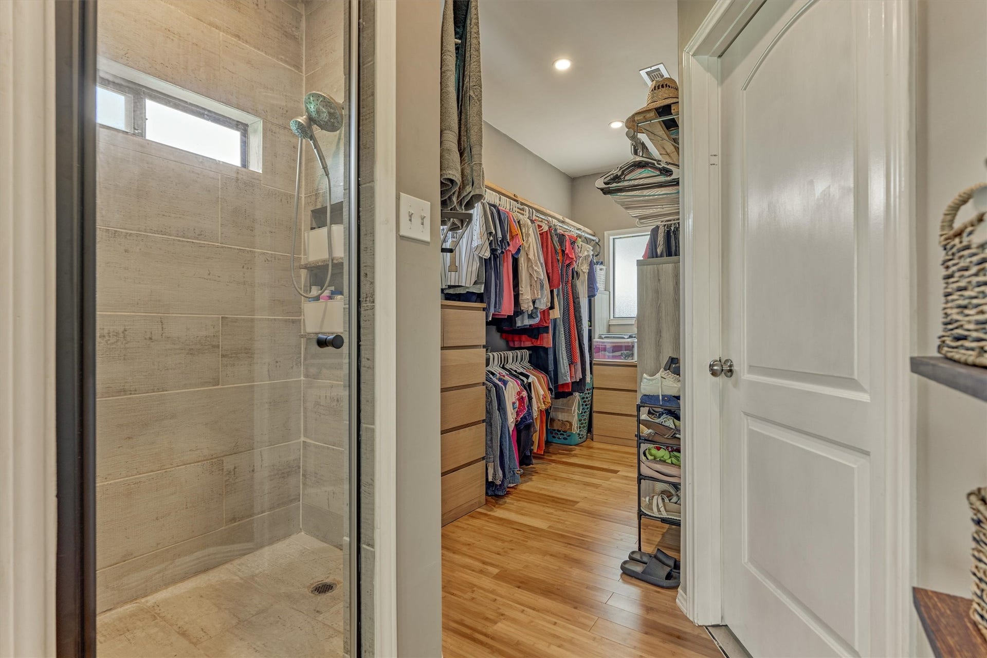 438 Lazy Lane, Montgomery, TX 77356 A spacious walk in shower complete the spa bath with large closet adjacent.