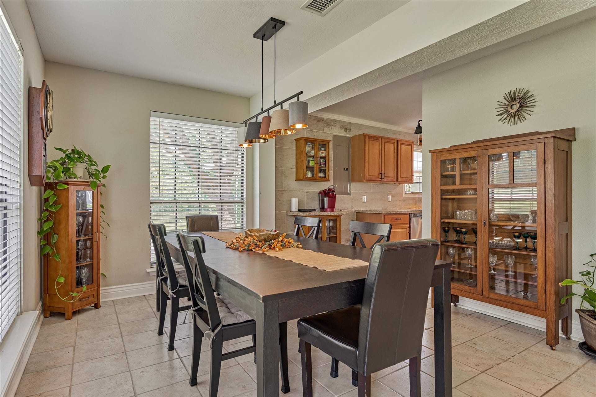 438 Lazy Lane, Montgomery, TX 77356 To the left, the formal dining room provides a setting for holiday meals and special occasions. Note the upgraded light fixture, neutal paint and tile flooring.