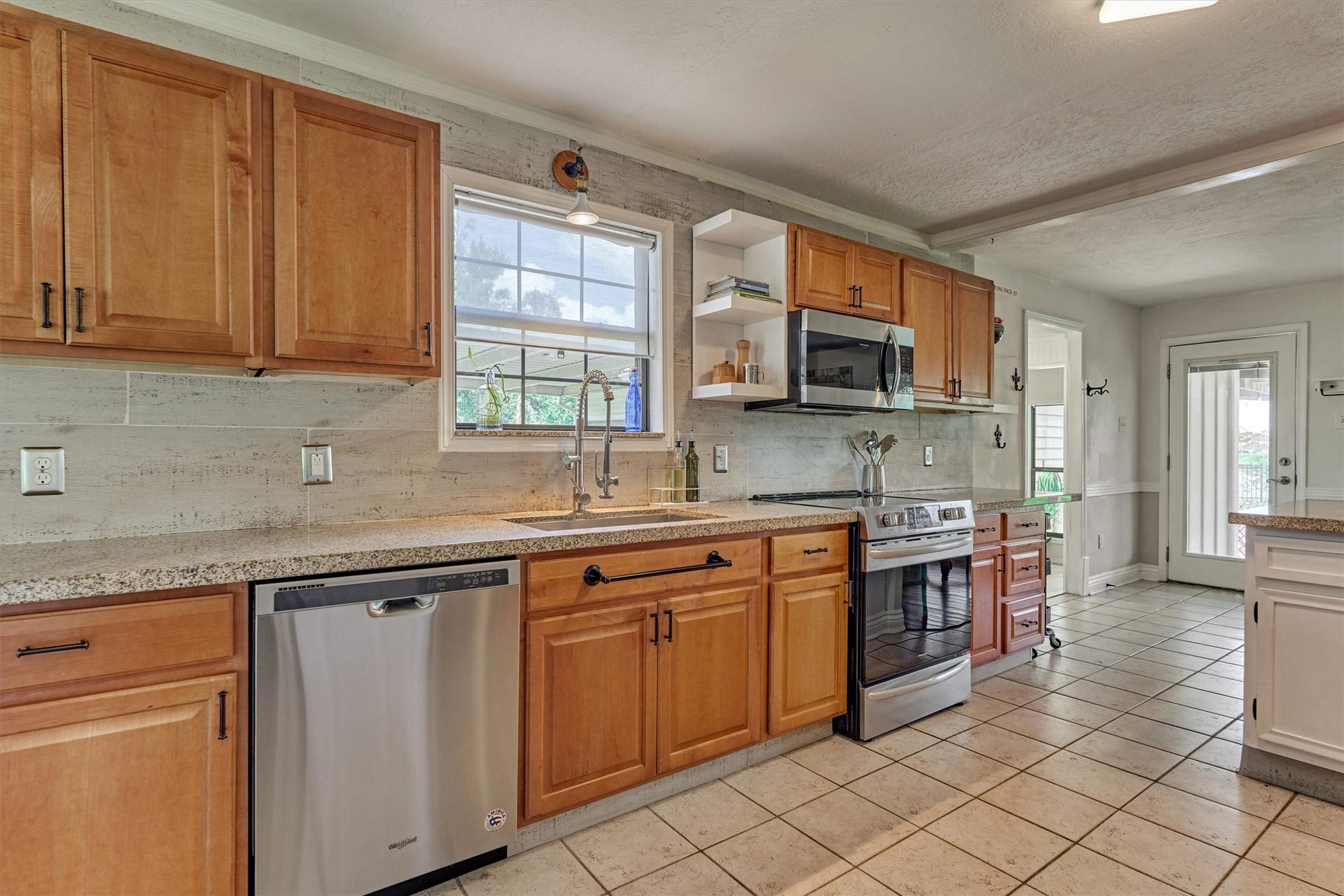 438 Lazy Lane, Montgomery, TX 77356 Updated with stainless steel appliances, a farmhouse-style sink with upgraded faucet and tile backsplash this home has so much to offer.