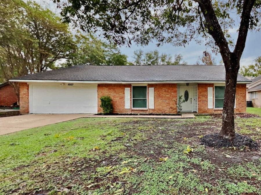 Property photo for 10527 Mills Walk Drive, Houston, TX