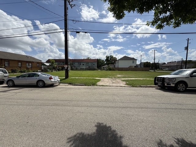 Property photo for 2323 Everett Street, Houston, TX