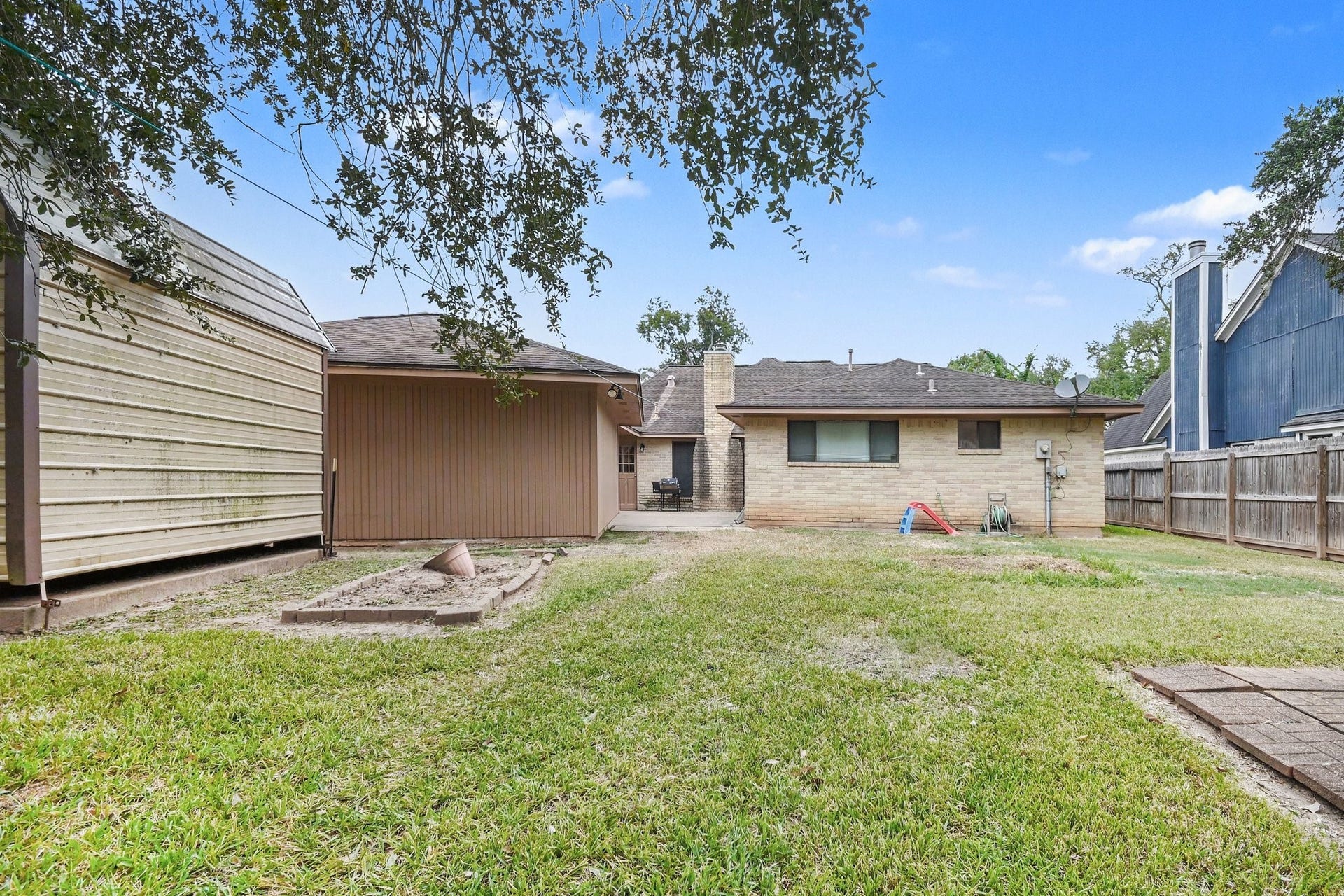 112 Raintree Lane, Lake Jackson, TX 77566