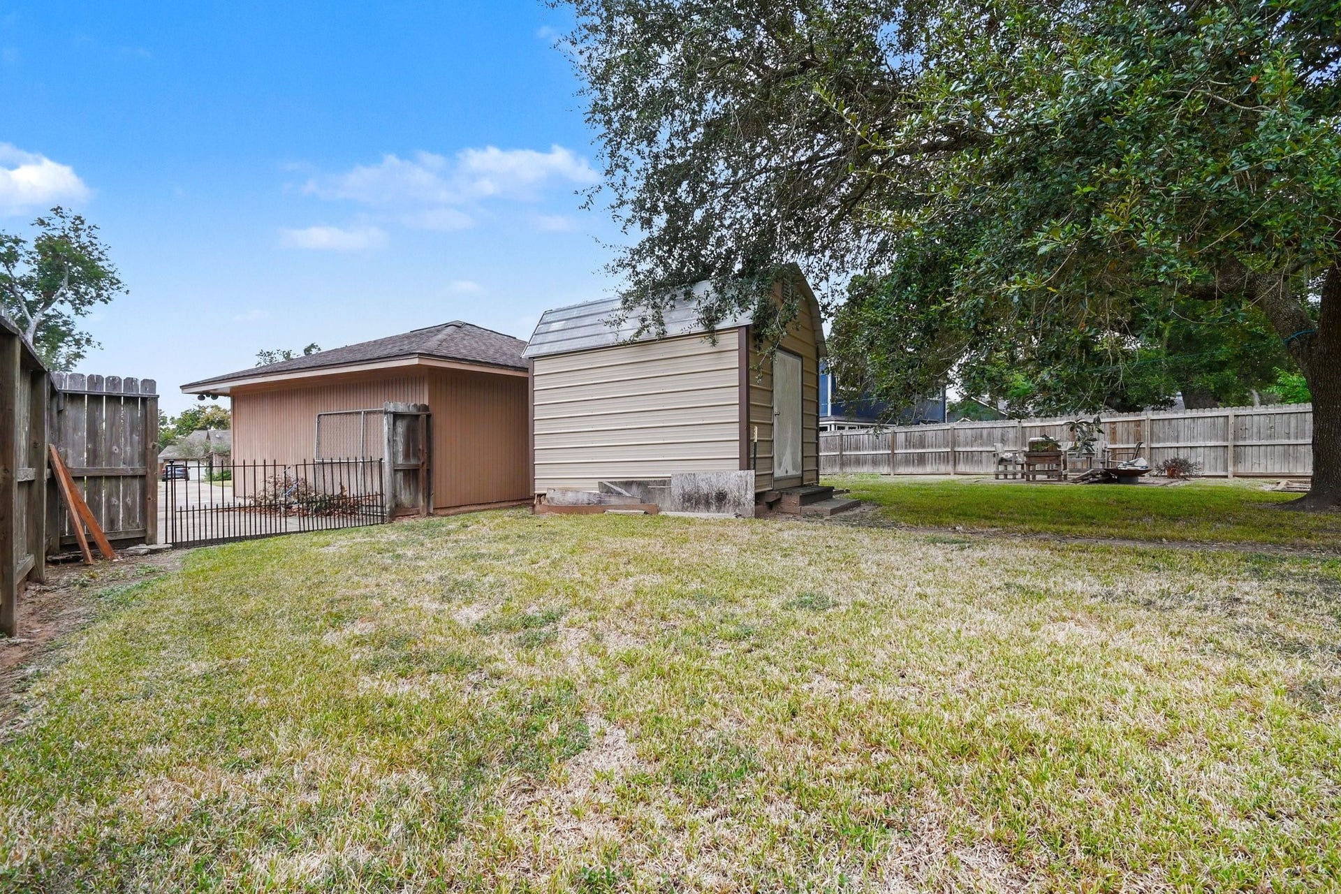 112 Raintree Lane, Lake Jackson, TX 77566