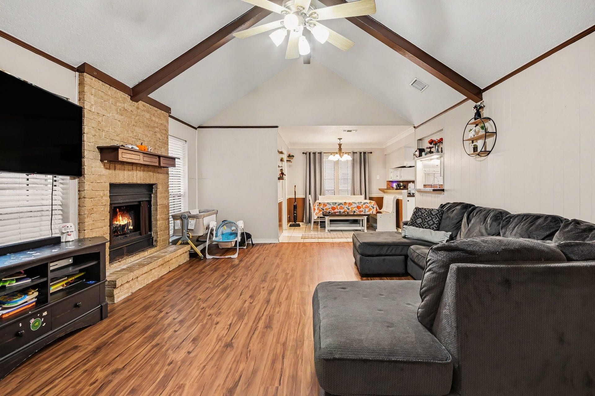 112 Raintree Lane, Lake Jackson, TX 77566