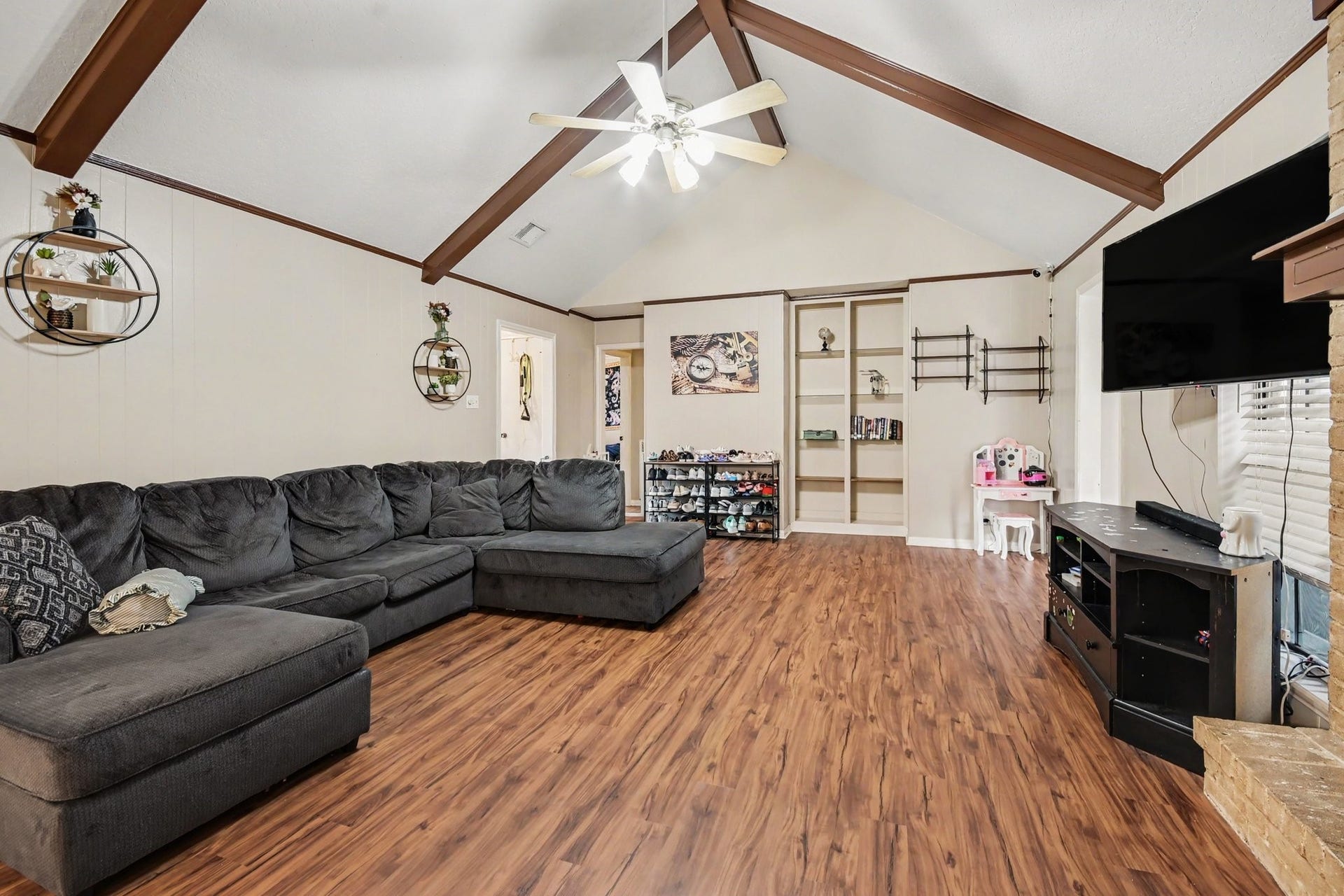 112 Raintree Lane, Lake Jackson, TX 77566